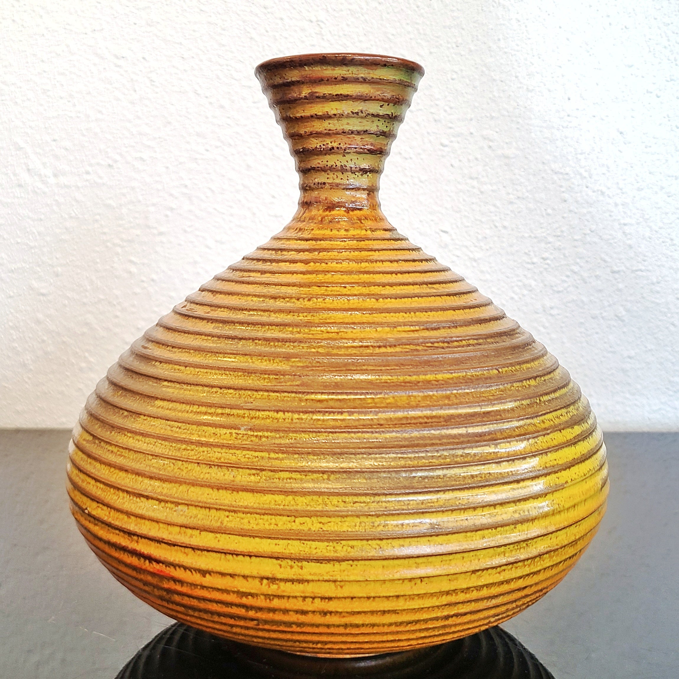 FUNNEL-MOUTH VASE WITH RIDGES BY ALVINO BAGNI