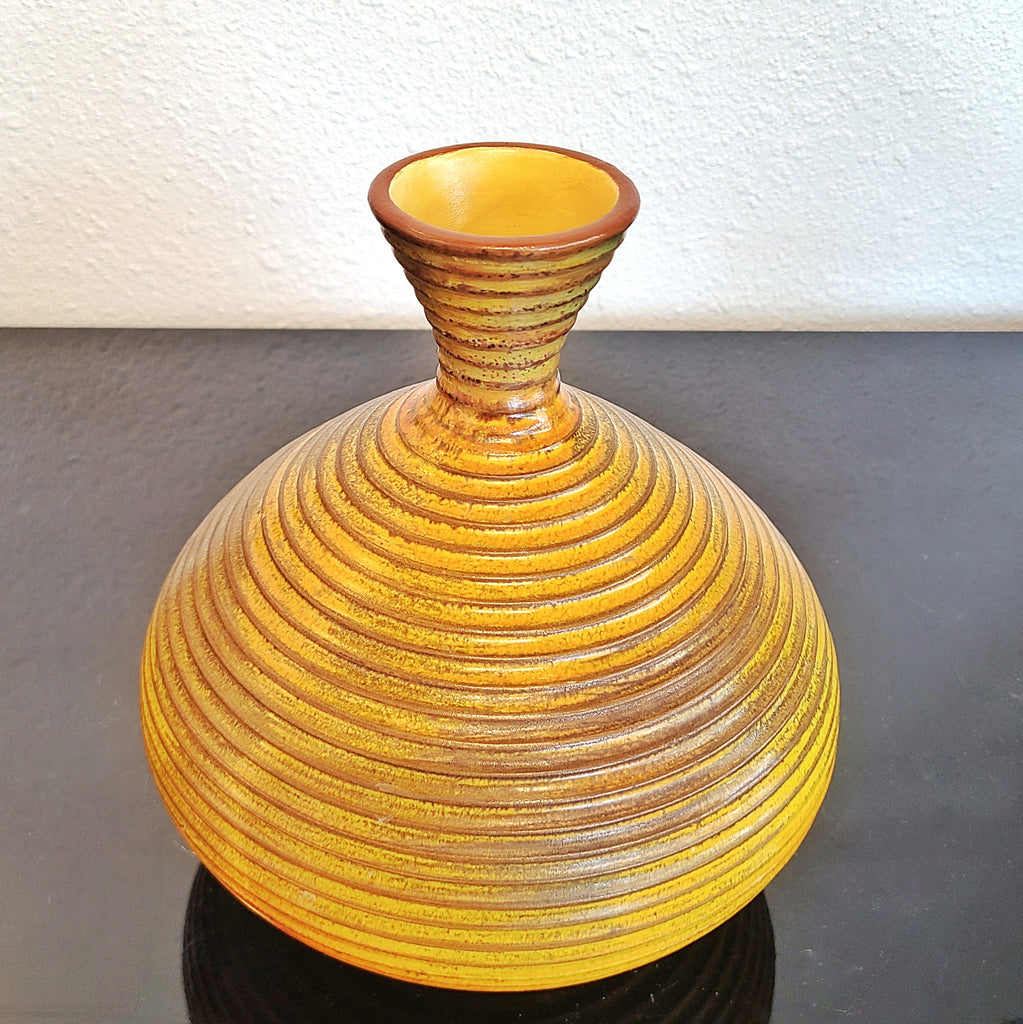 ORANGE FUNNELMOUTH VASE WITH HORIZONTAL RIDGES BY ALVINO BAGNI