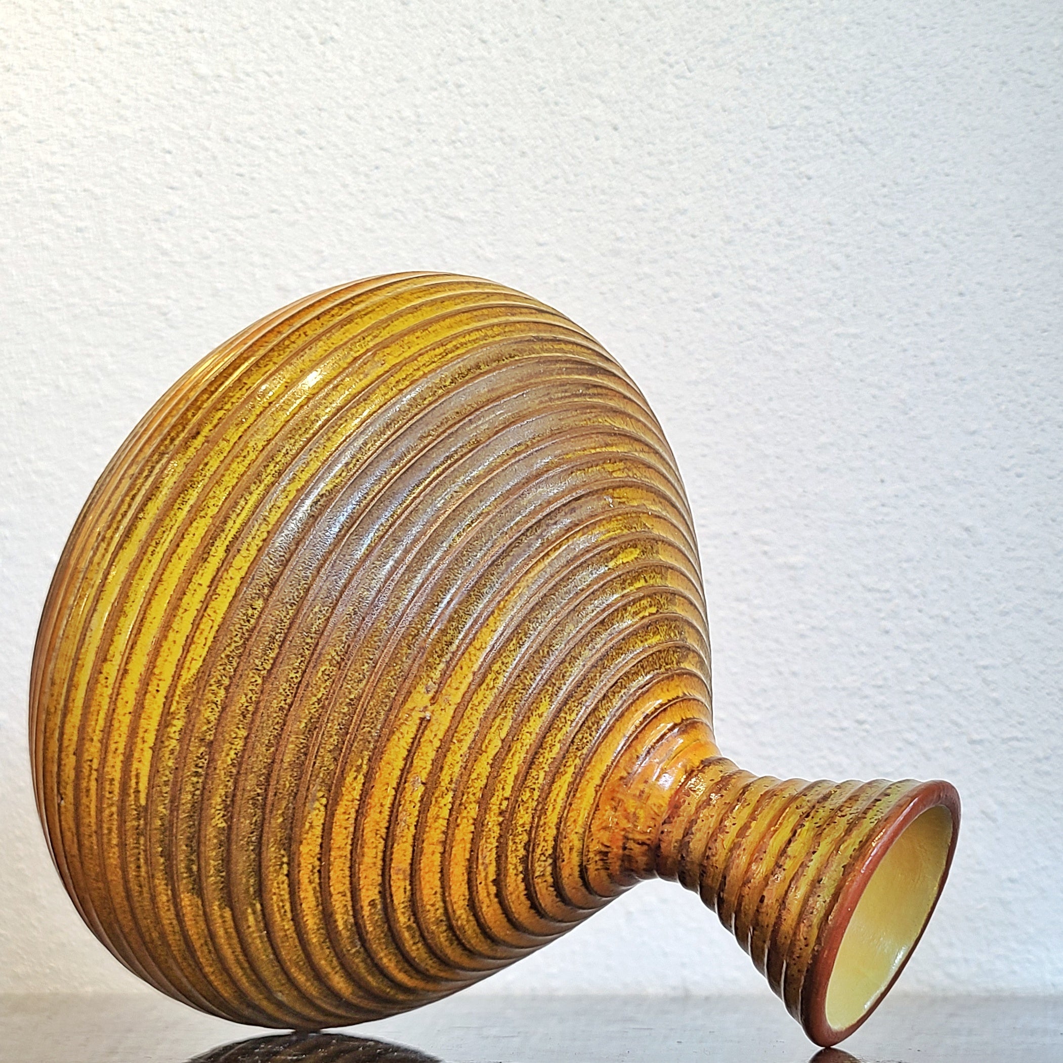 FUNNEL-MOUTH VASE WITH RIDGES BY ALVINO BAGNI