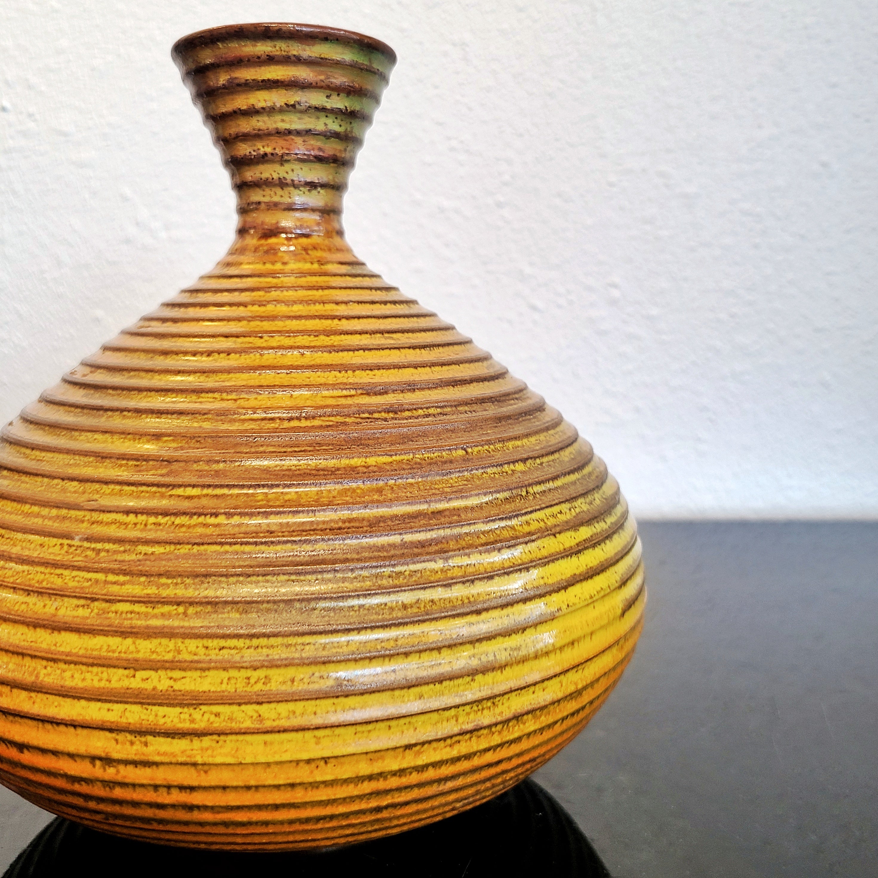 FUNNEL-MOUTH VASE WITH RIDGES BY ALVINO BAGNI