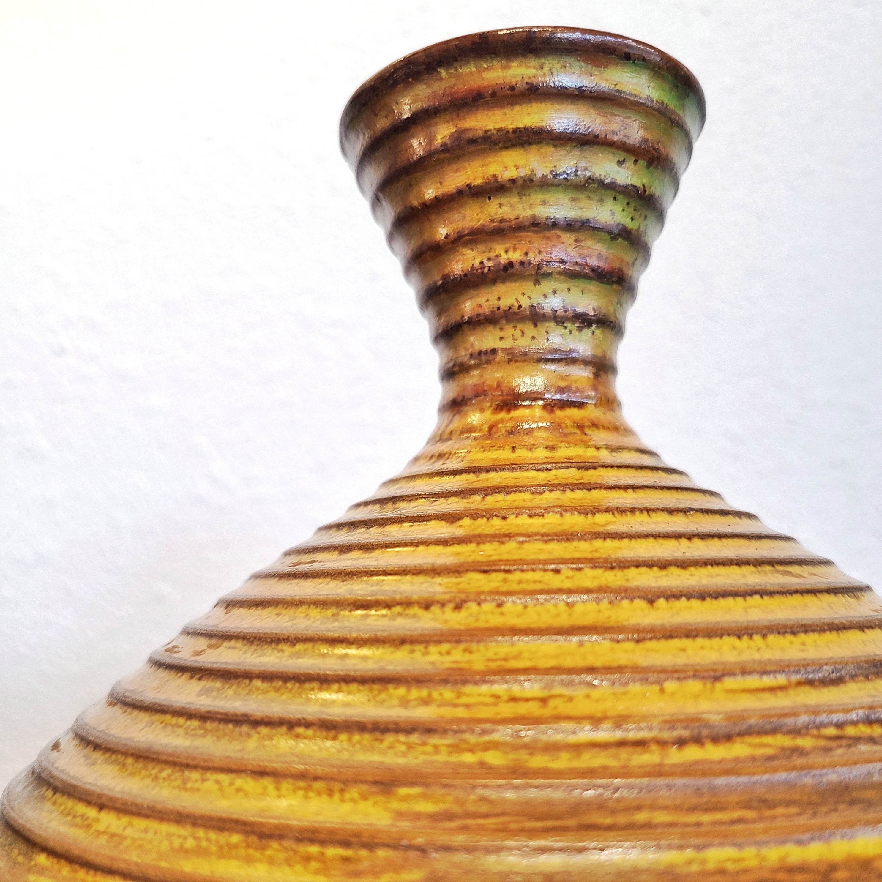 FUNNEL-MOUTH VASE WITH RIDGES BY ALVINO BAGNI