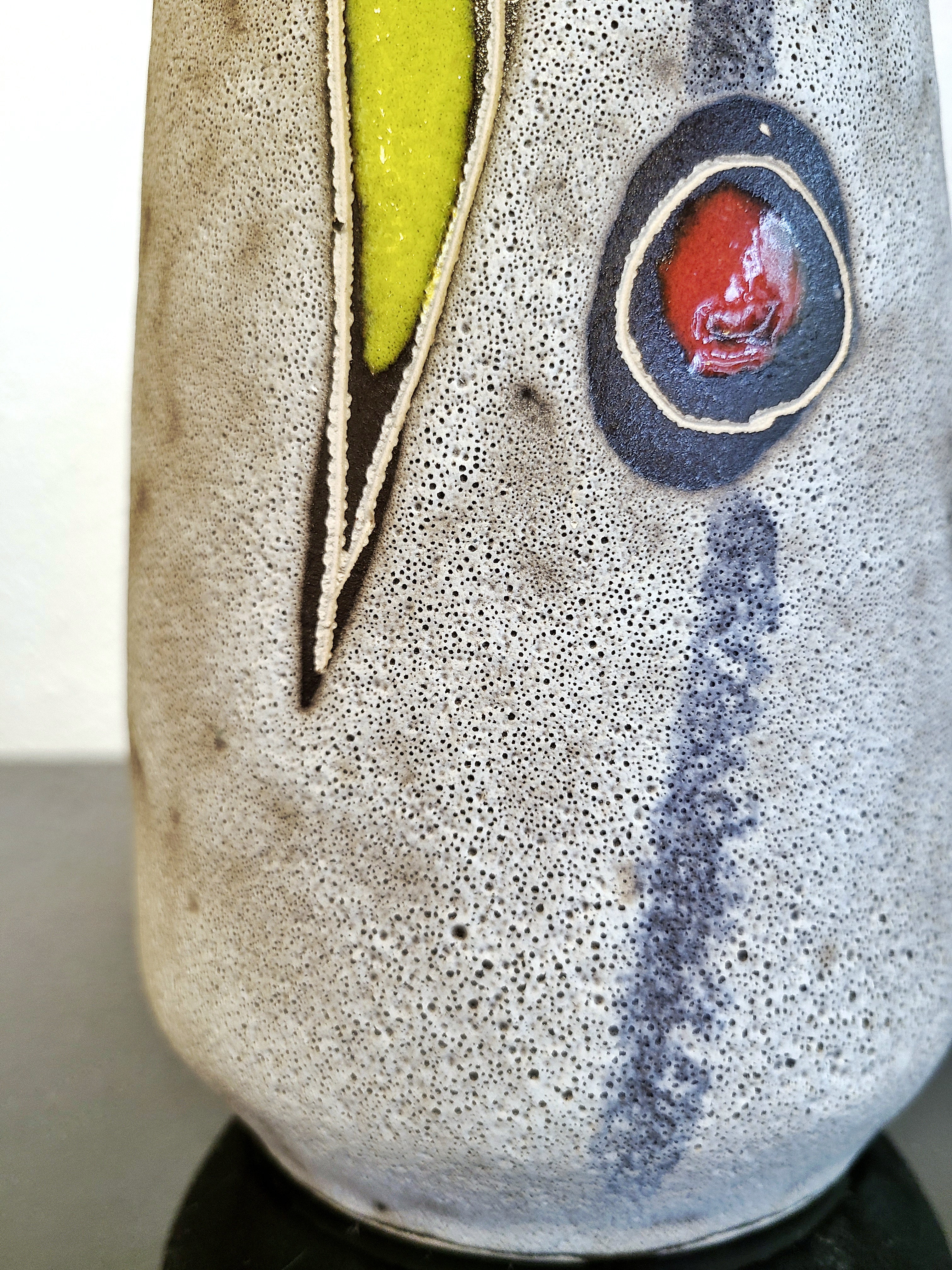 SCHEURICH ABSTRACT FRUIT MOTIF VASE Nr. 203/26