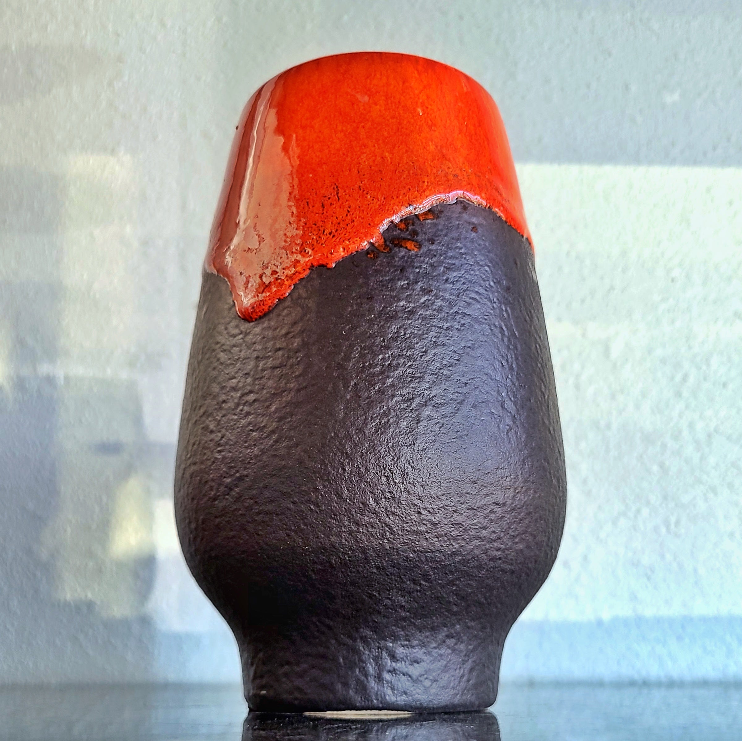 ORANGE AND BLACK RUSCHA KERAMIK VASE Nr. 833