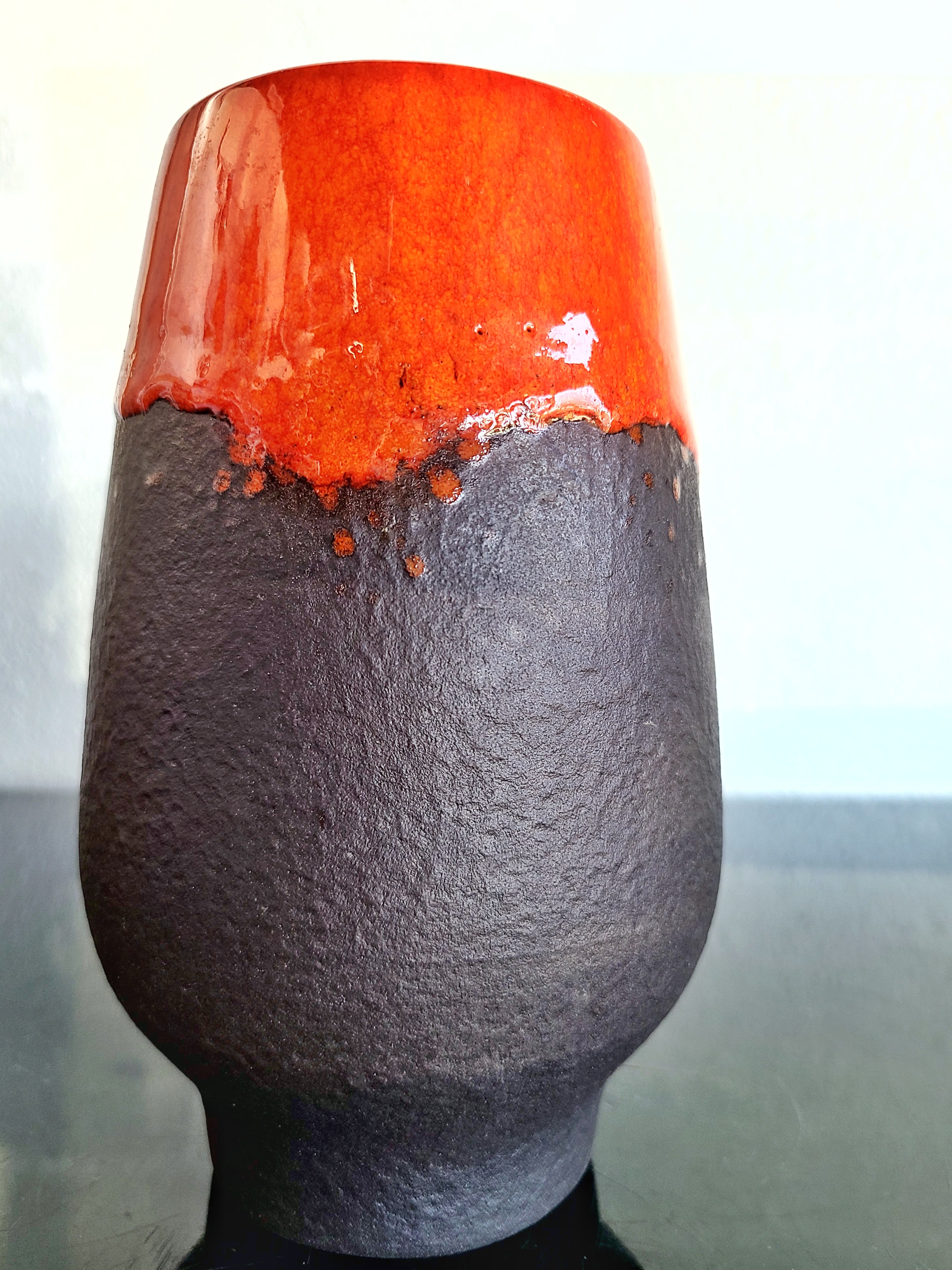 ORANGE AND BLACK RUSCHA KERAMIK VASE Nr. 833