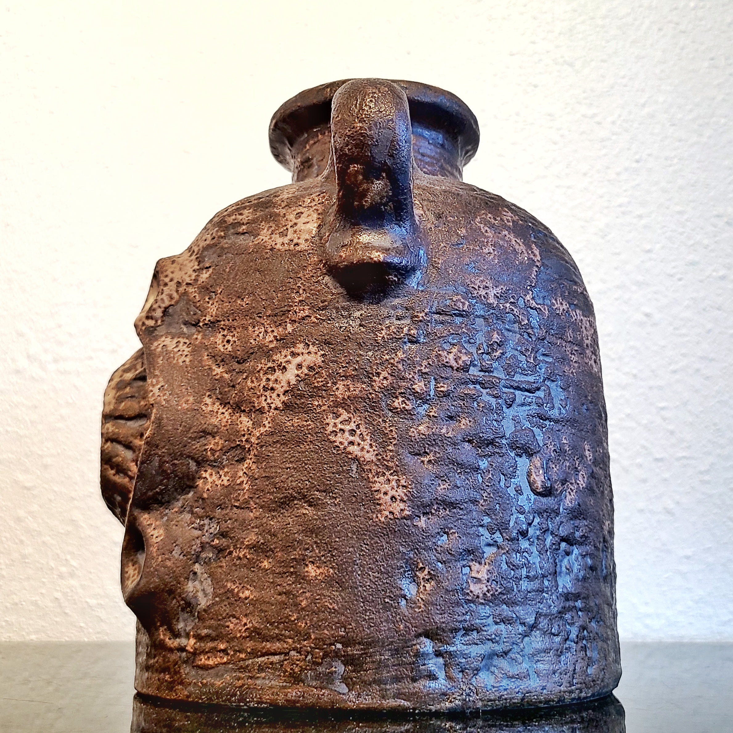 CARSTENS TÖNNIESHOF BROWN AND PINK ‘MOONCRATER’ VASE Nr. 7952/22