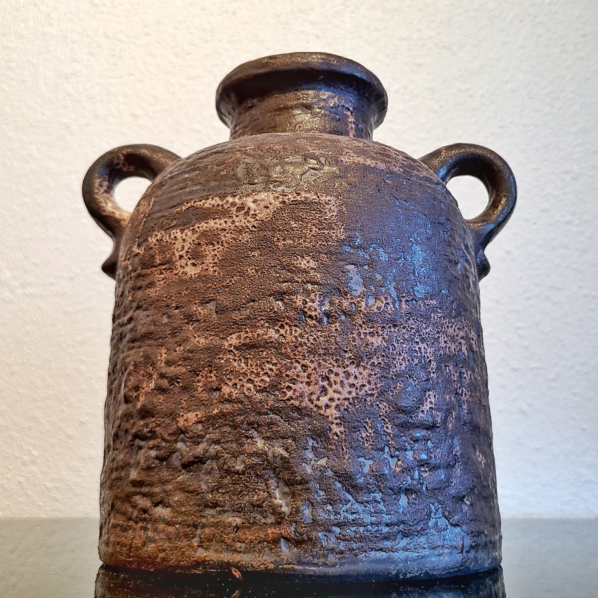 CARSTENS TÖNNIESHOF BROWN AND PINK ‘MOONCRATER’ VASE Nr. 7952/22