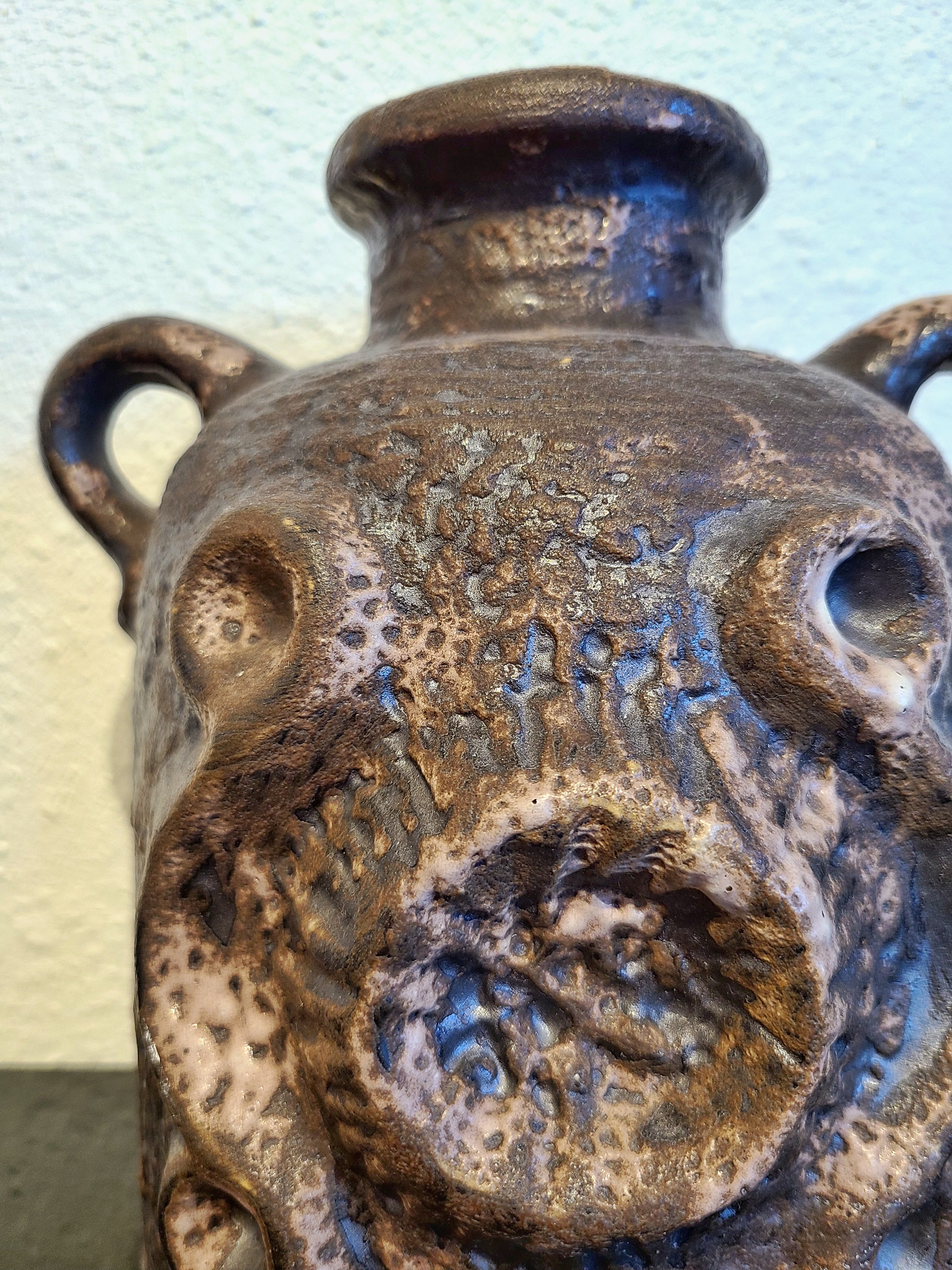 CARSTENS TÖNNIESHOF BROWN AND PINK ‘MOONCRATER’ VASE Nr. 7952/22