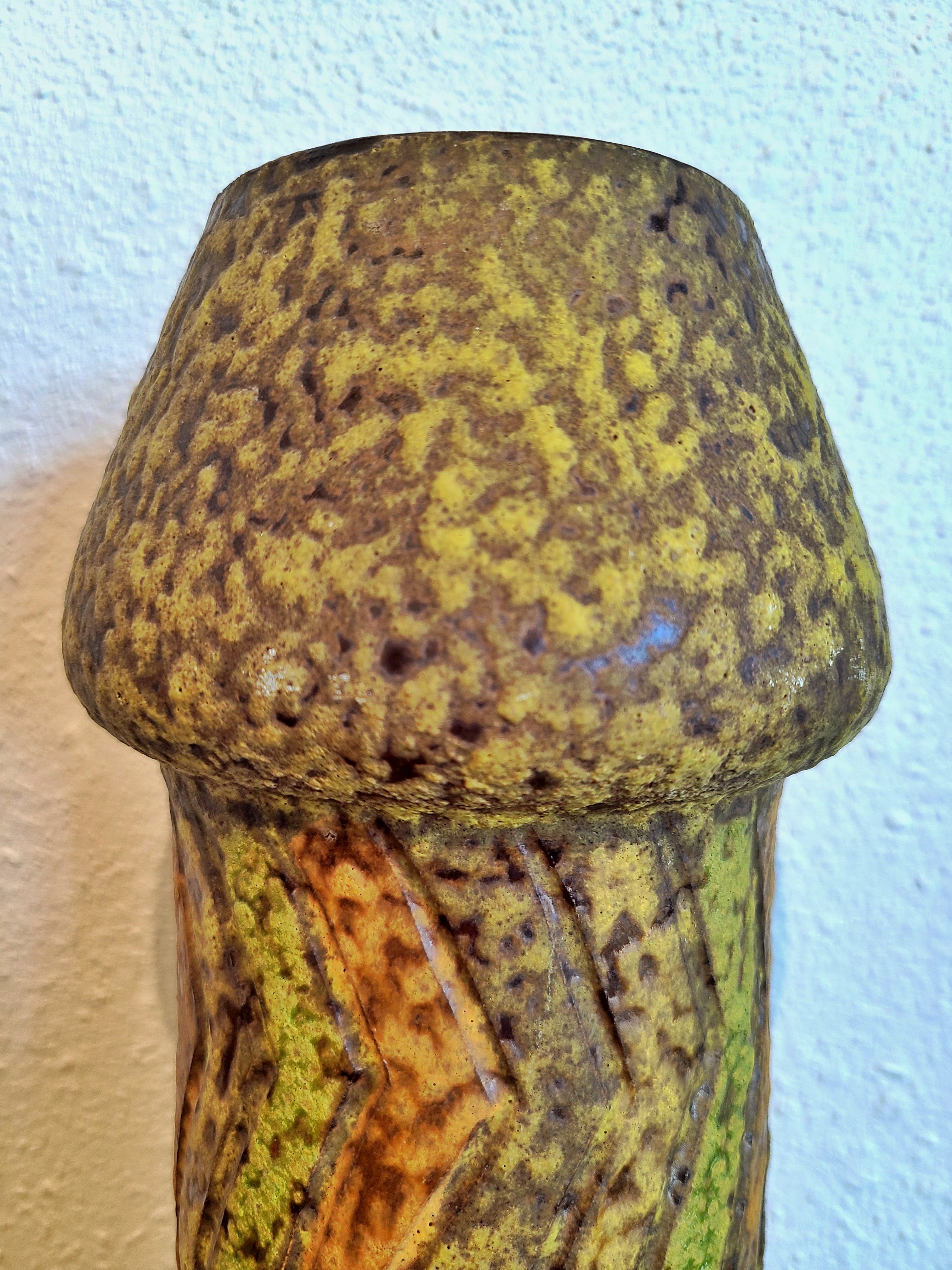 LARGE HAND-THROWN ITALIAN VASE ATTRIB. ALVINO BAGNI