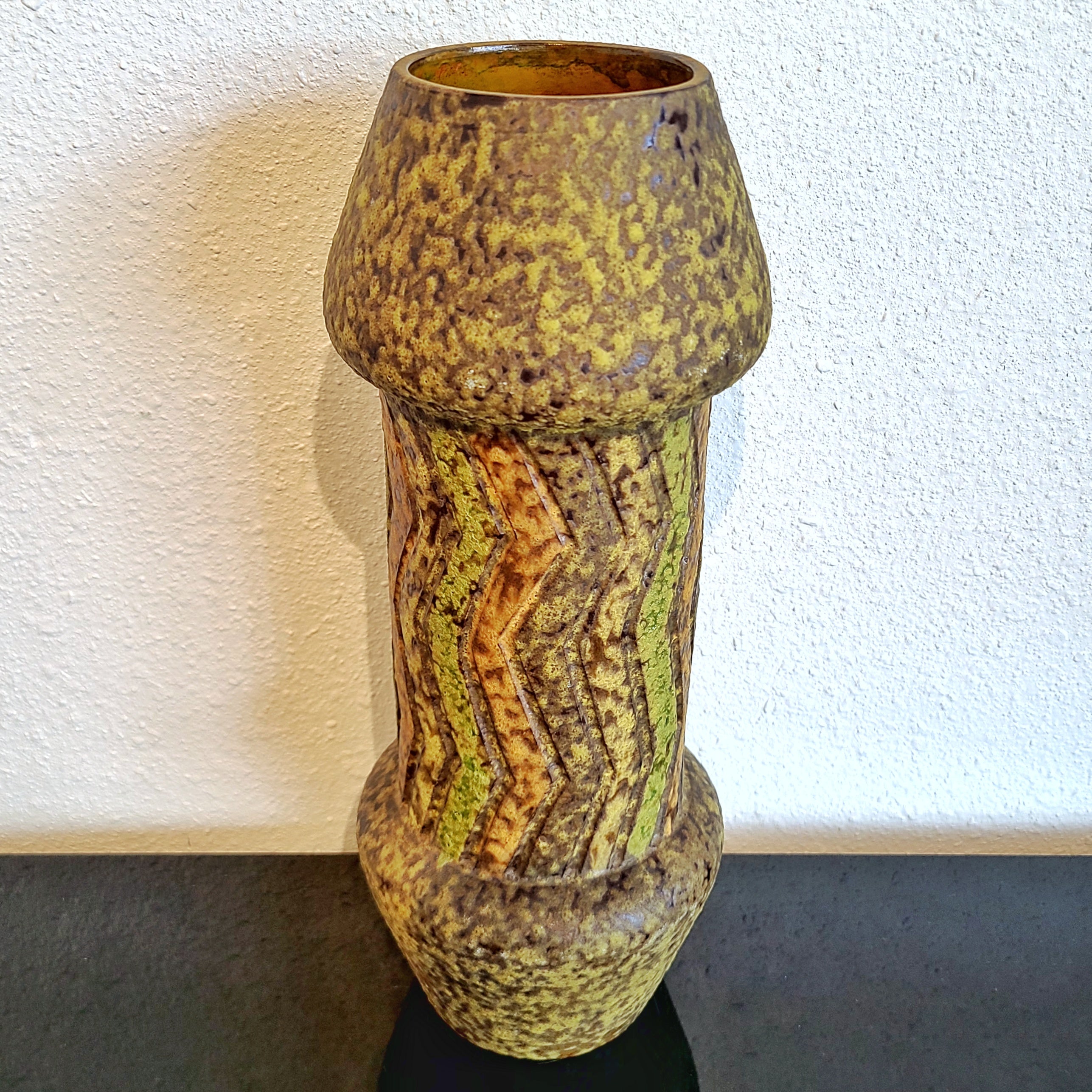 LARGE HAND-THROWN ITALIAN VASE ATTRIB. ALVINO BAGNI
