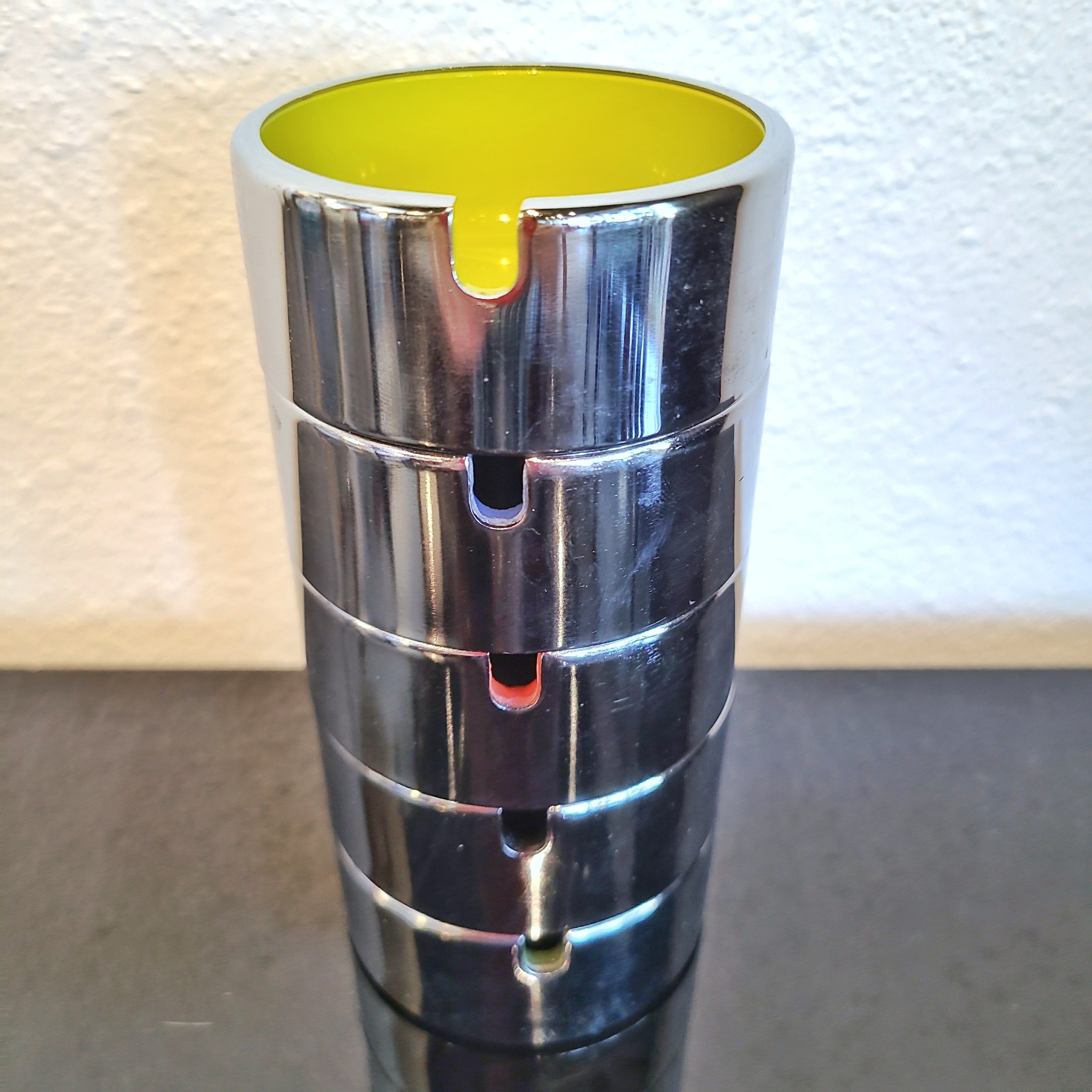 BOXED SET OF STACKING ASHTRAYS BY ISAMU KENMOCHI (FIVE)