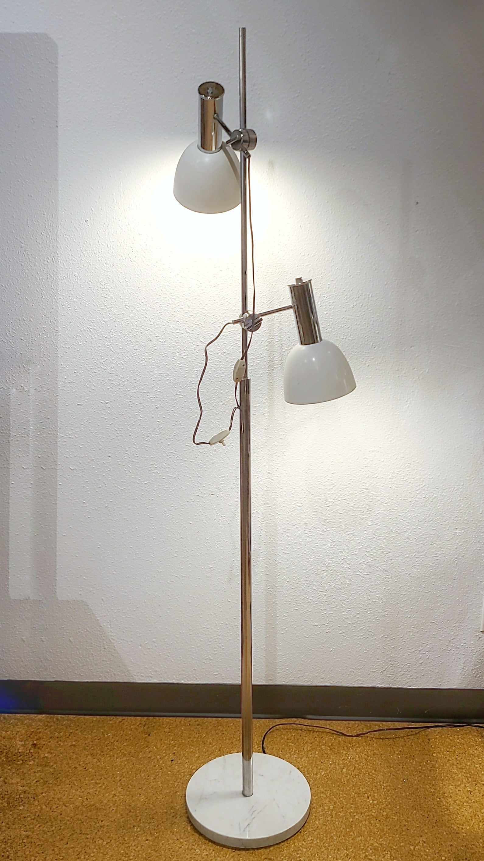 ’70s ITALIAN CHROME DOUBLE-HEADED FLOOR LAMP WITH MARBLE BASE