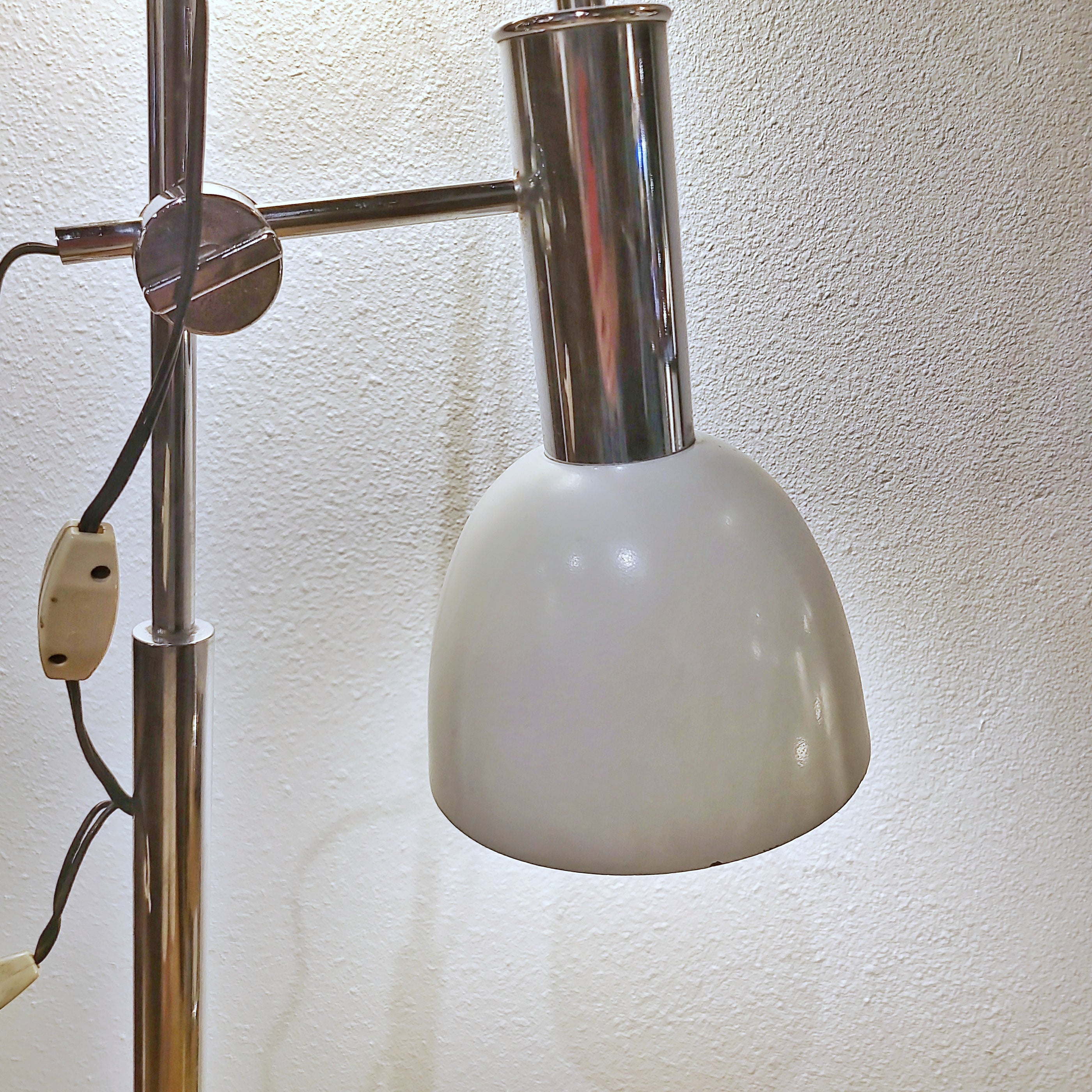 ’70s ITALIAN CHROME DOUBLE-HEADED FLOOR LAMP WITH MARBLE BASE