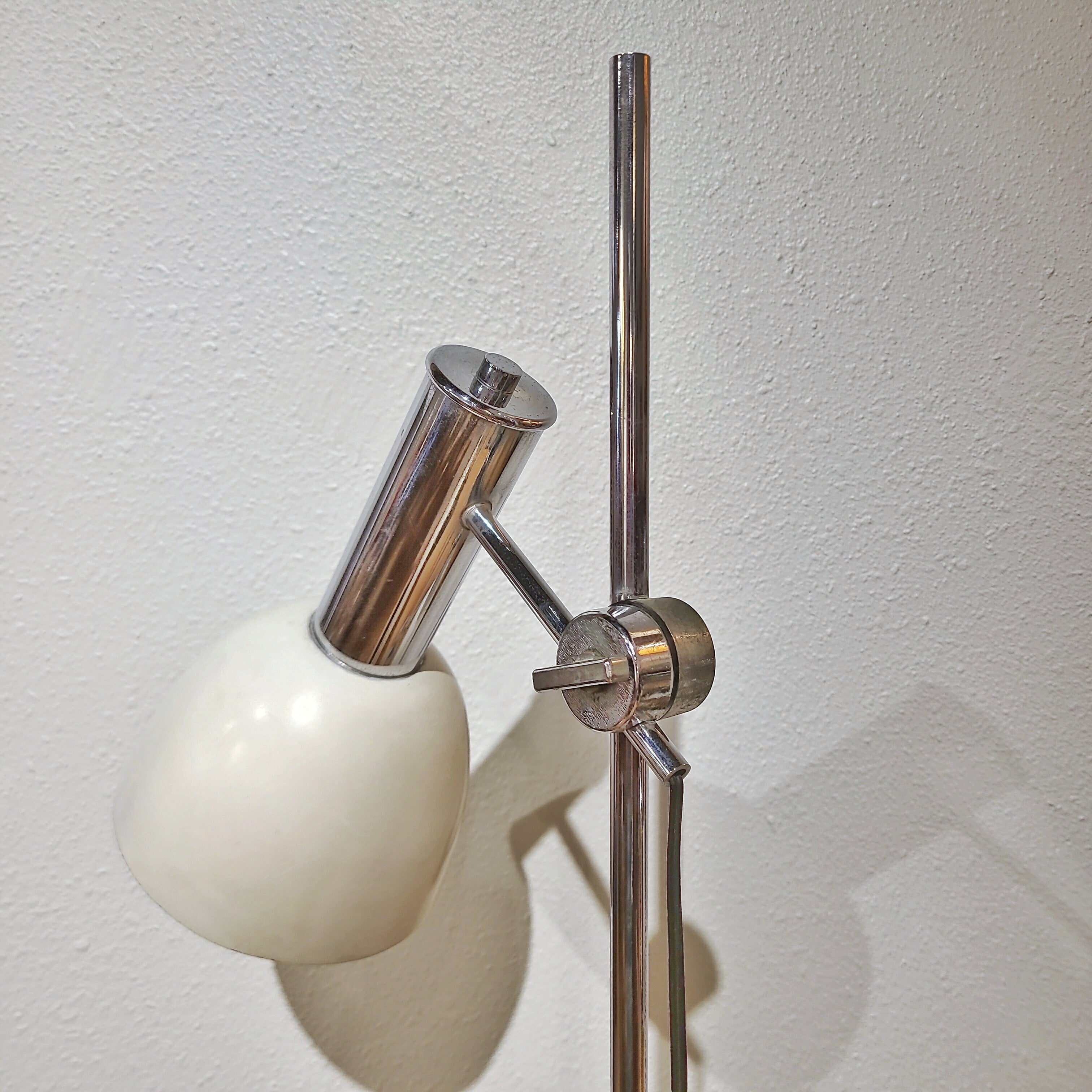 ’70s ITALIAN CHROME DOUBLE-HEADED FLOOR LAMP WITH MARBLE BASE