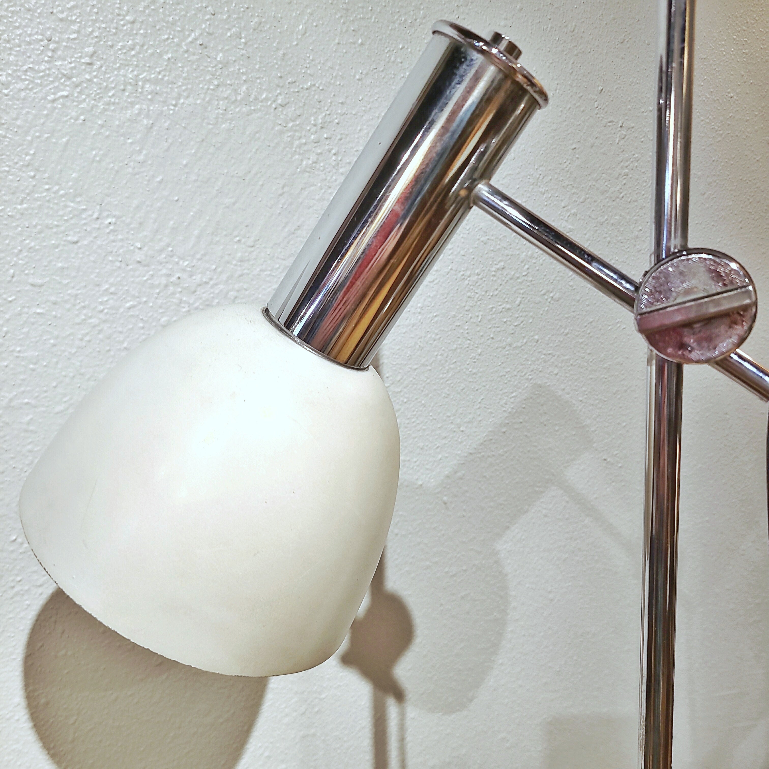 ’70s ITALIAN CHROME DOUBLE-HEADED FLOOR LAMP WITH MARBLE BASE