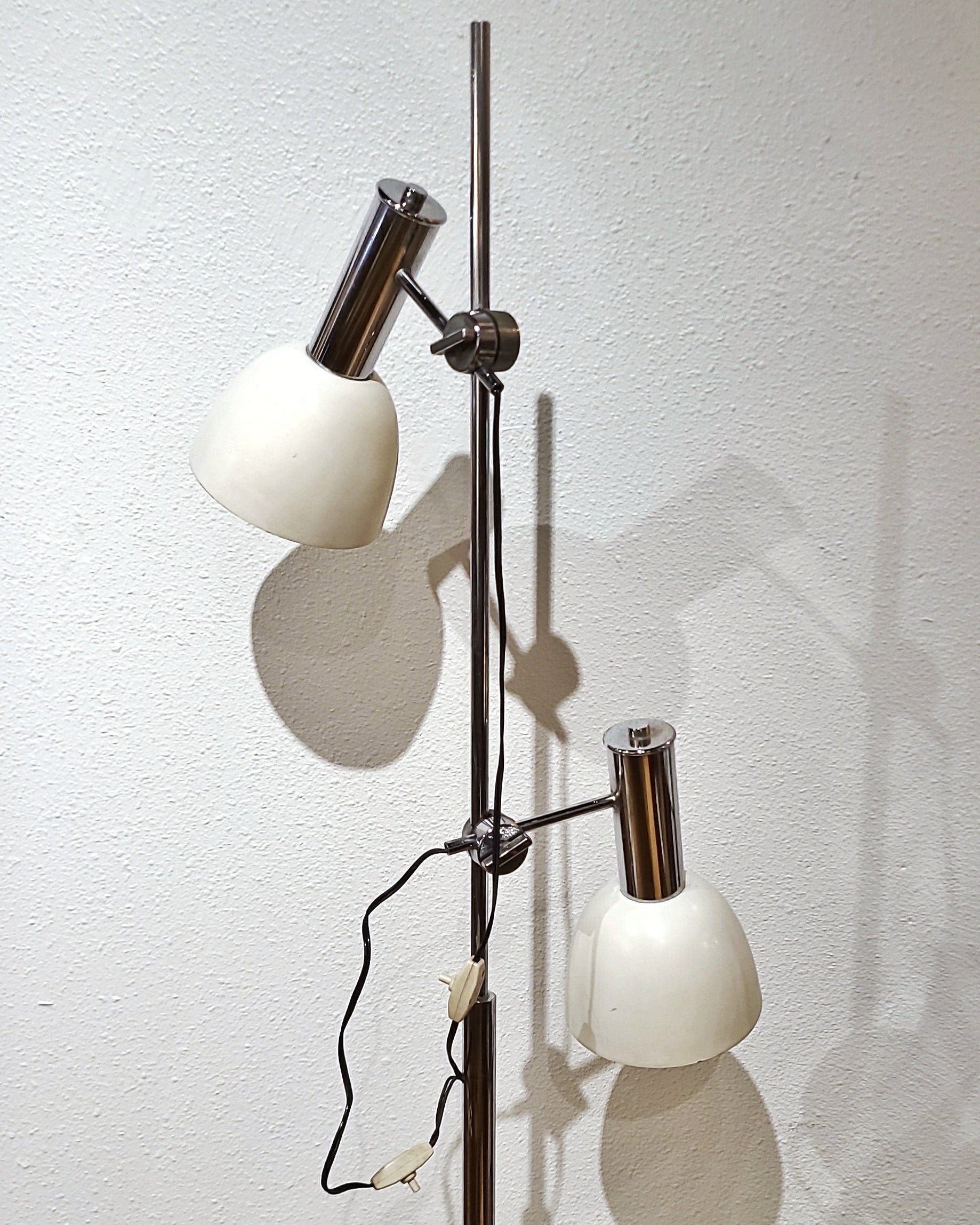 ’70s ITALIAN CHROME DOUBLE-HEADED FLOOR LAMP WITH MARBLE BASE