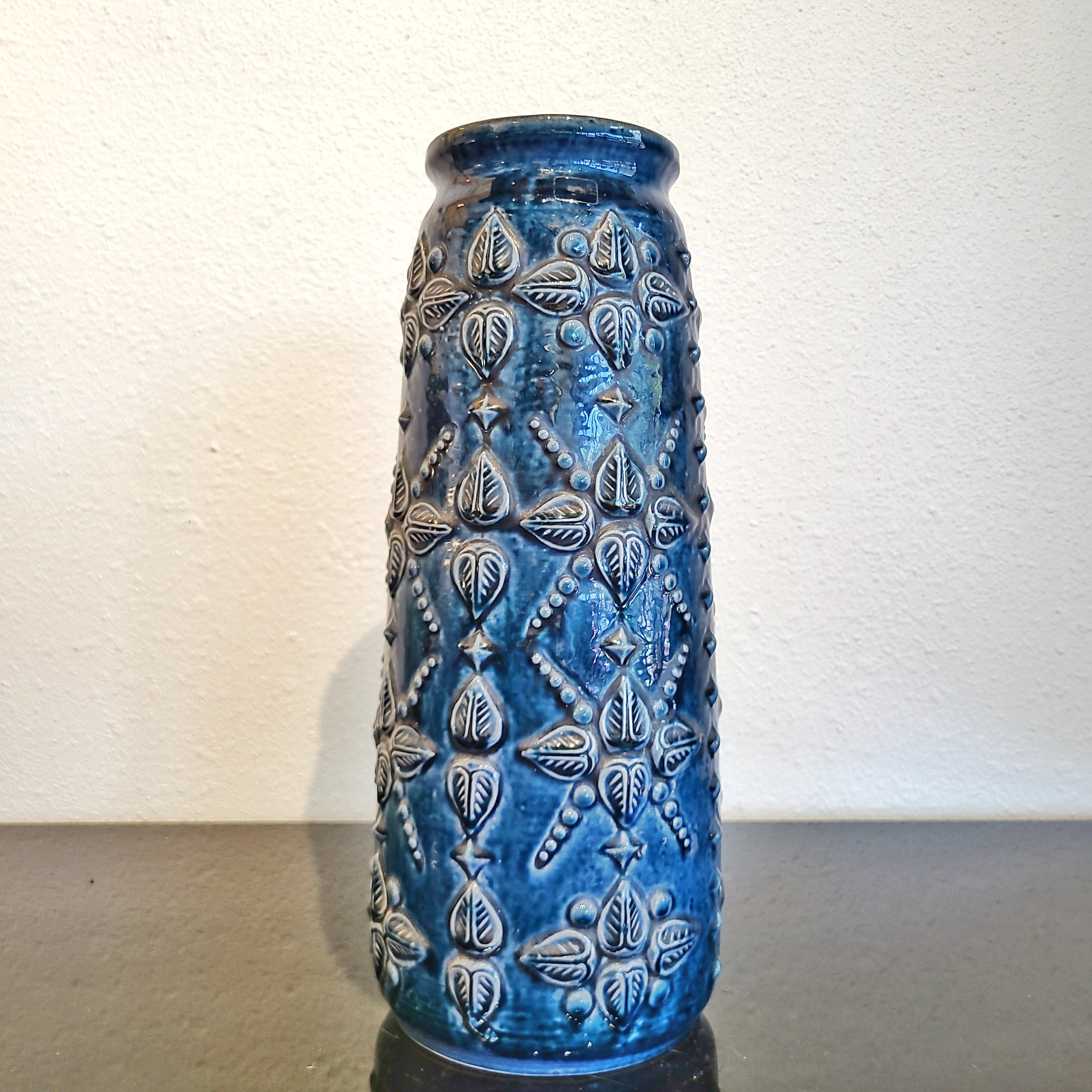 CARSTENS TÖNNIESHOF ‘RELIEF’ SERIES FLOOR VASE Nr. 7346/40