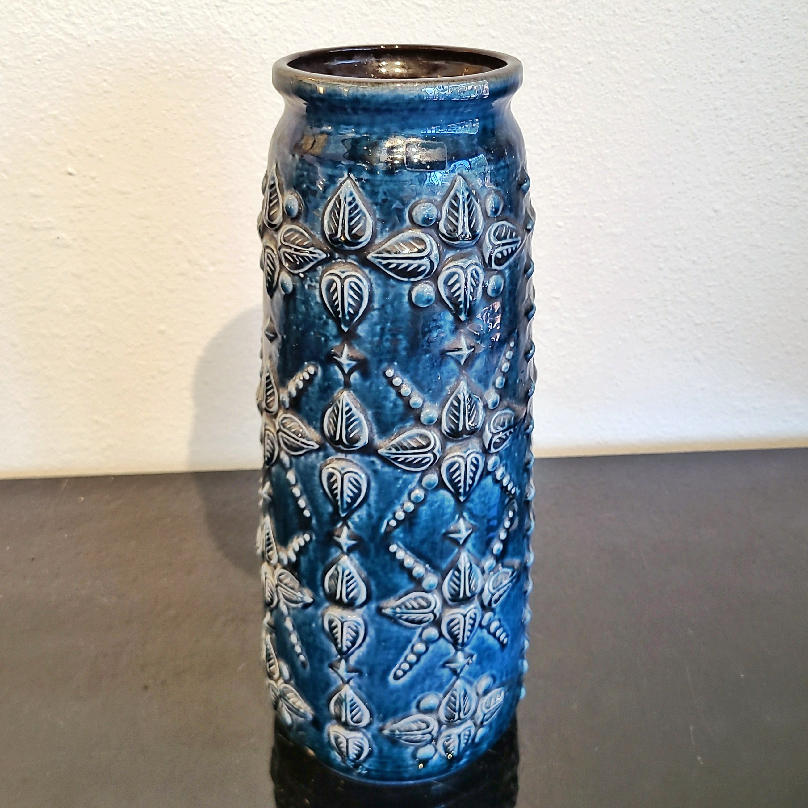 CARSTENS TÖNNIESHOF ‘RELIEF’ SERIES FLOOR VASE Nr. 7346/40