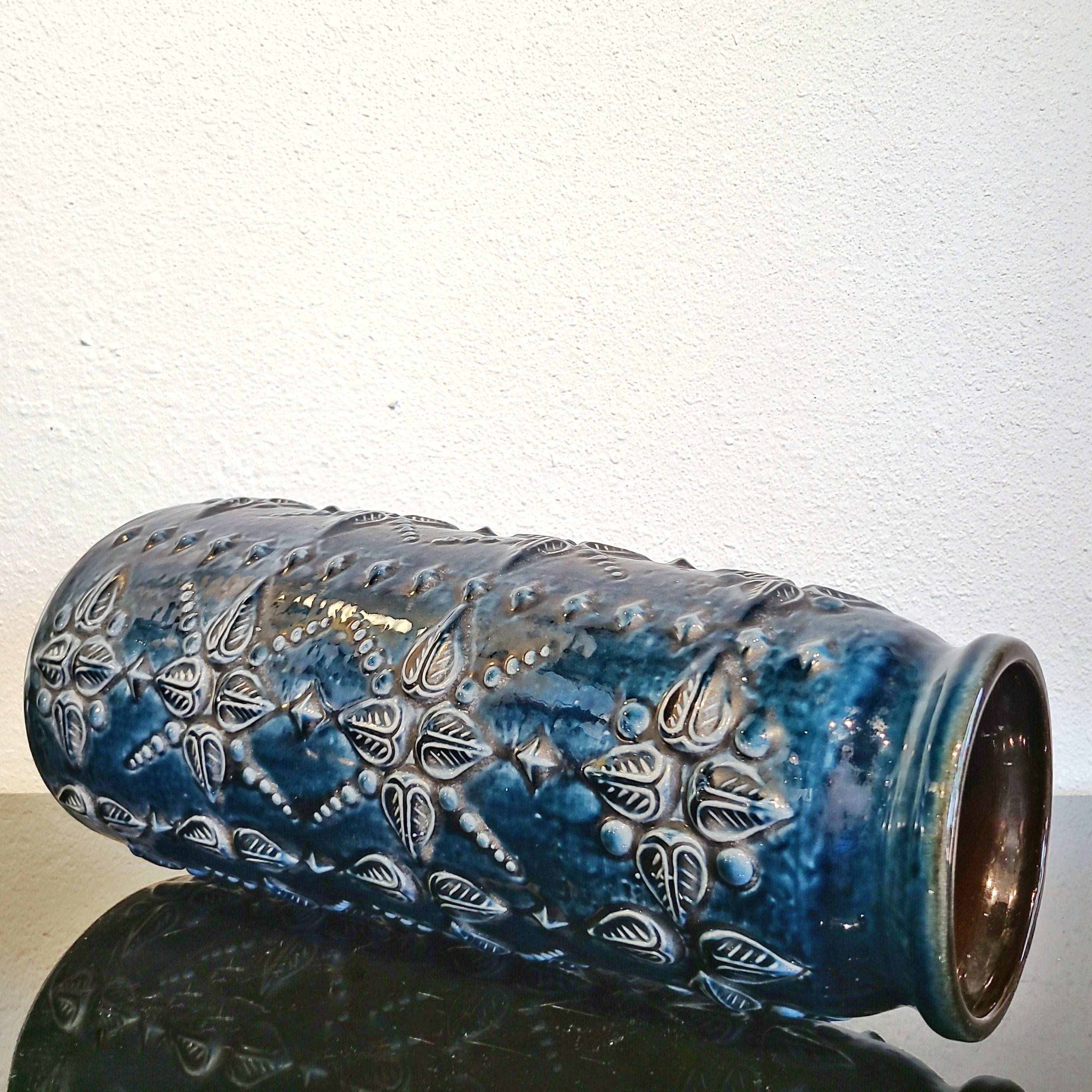 CARSTENS TÖNNIESHOF ‘RELIEF’ SERIES FLOOR VASE Nr. 7346/40