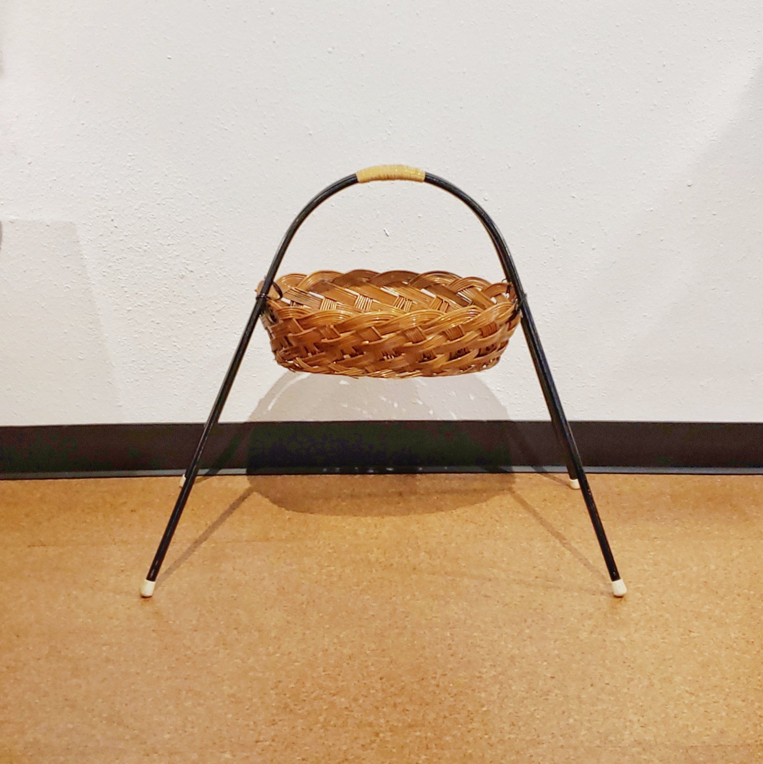 CATCH-ALL IN WICKER AND BENT STEEL