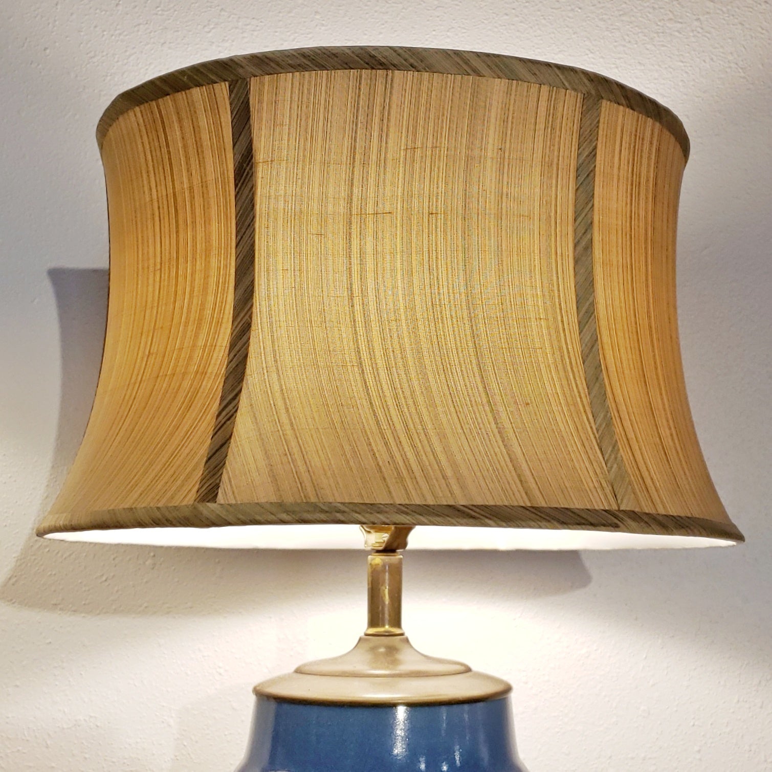 BLUE CERAMIC HOLLYWOOD REGENCY GINGER JAR TABLE LAMP