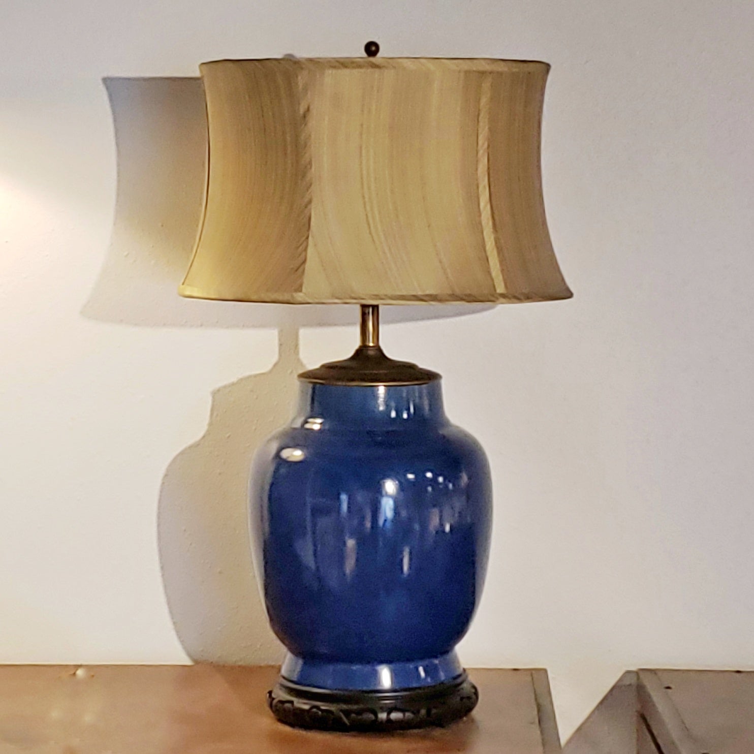 BLUE CERAMIC HOLLYWOOD REGENCY GINGER JAR TABLE LAMP