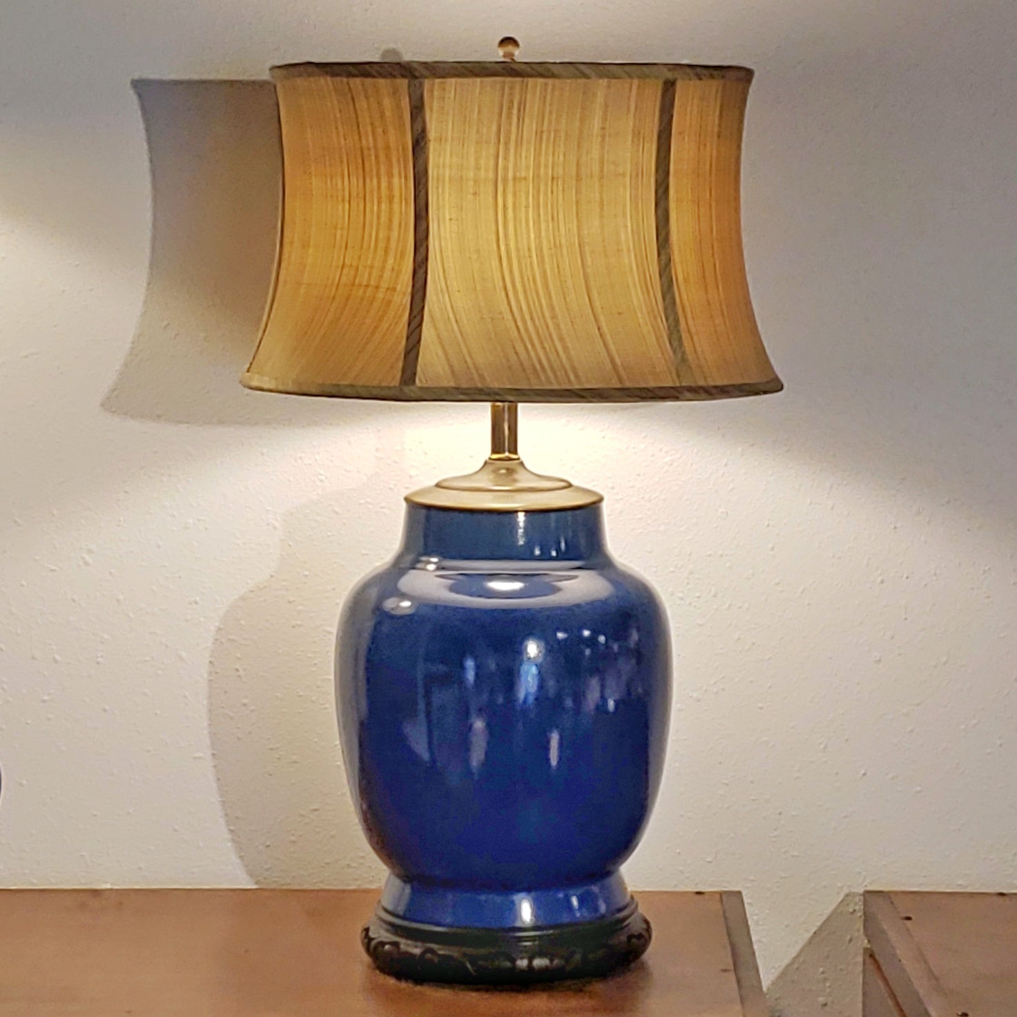 BLUE CERAMIC HOLLYWOOD REGENCY GINGER JAR TABLE LAMP