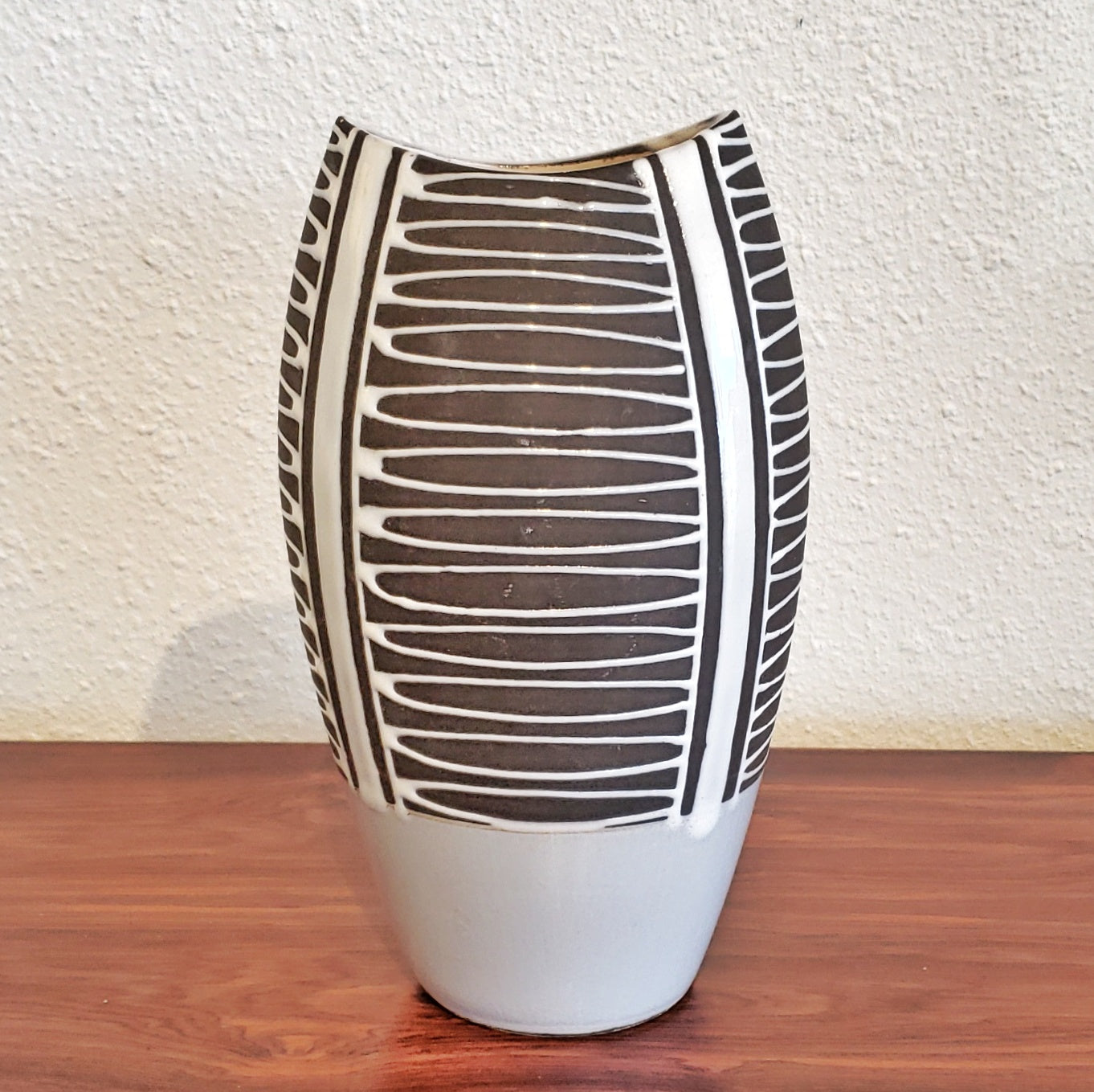 1950s LIESEL SPORNHAUER ‘HAIGER’ FISH-MOUTH VASE 101/21 FOR SCHLOSSBERG