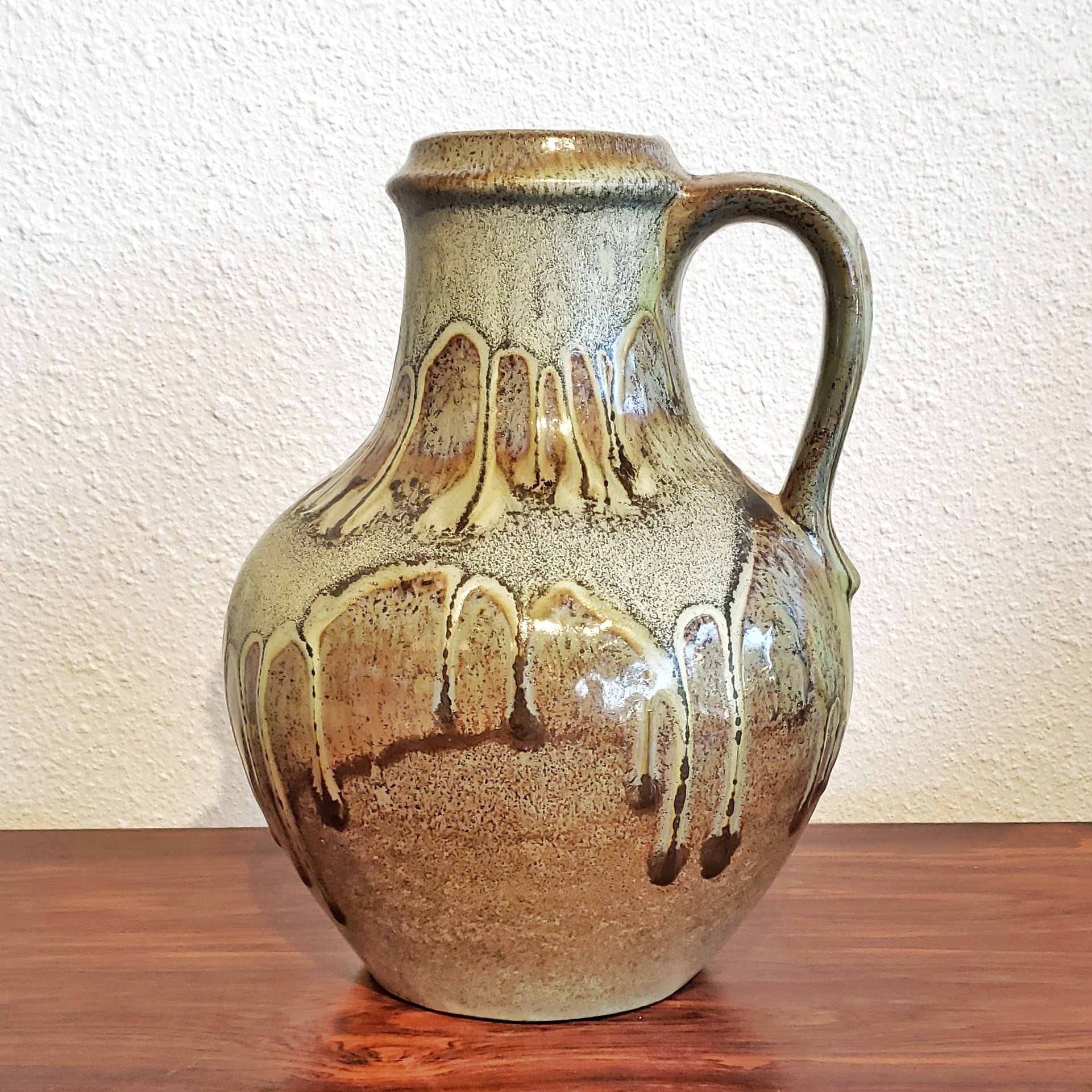 CARSTENS TÖNNIESHOF JUG VASE WITH GREEN LAVA GLAZE Nr. 7056/25
