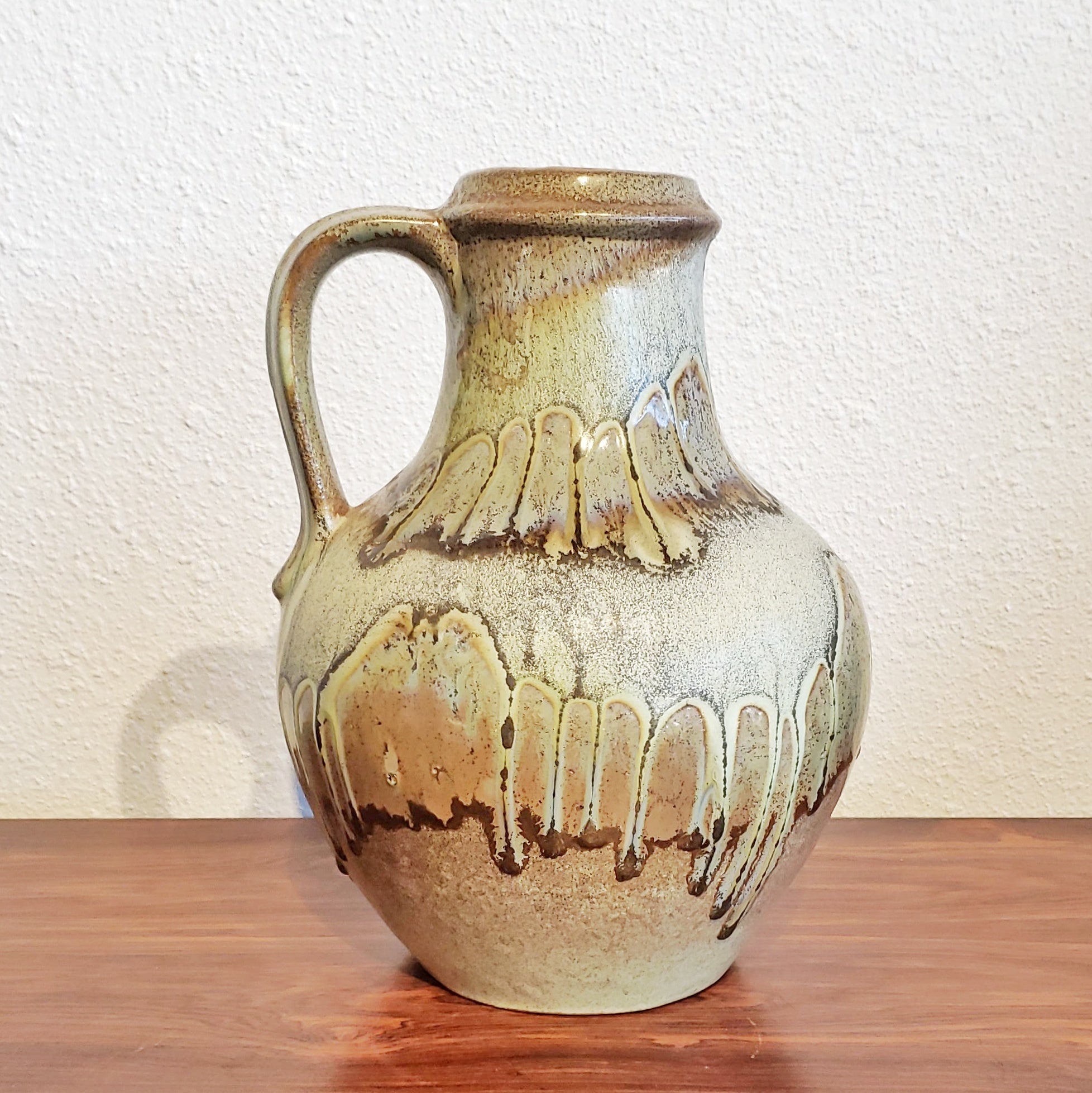 CARSTENS TÖNNIESHOF JUG VASE WITH GREEN LAVA GLAZE Nr. 7056/25