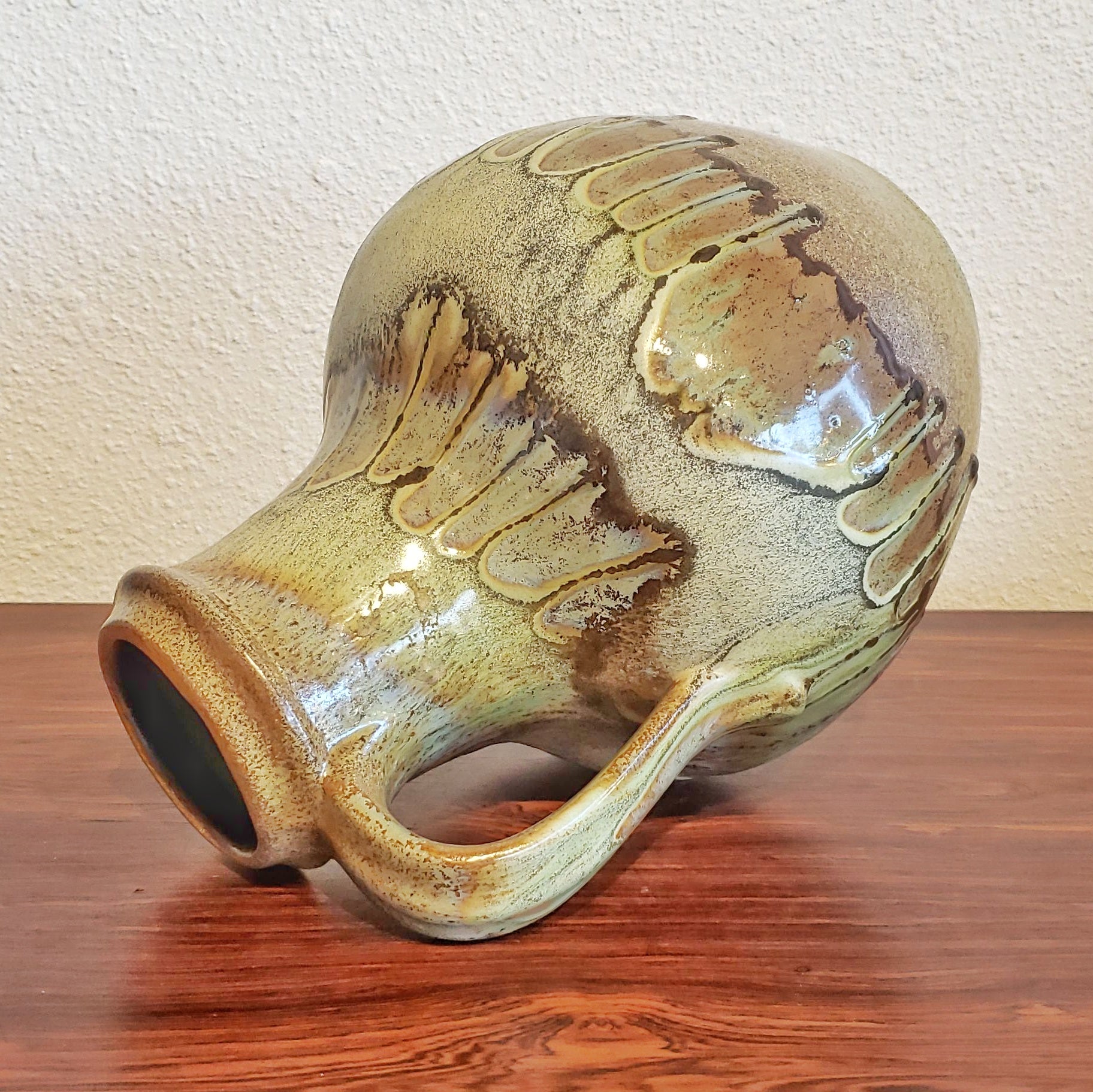 CARSTENS TÖNNIESHOF JUG VASE WITH GREEN LAVA GLAZE Nr. 7056/25