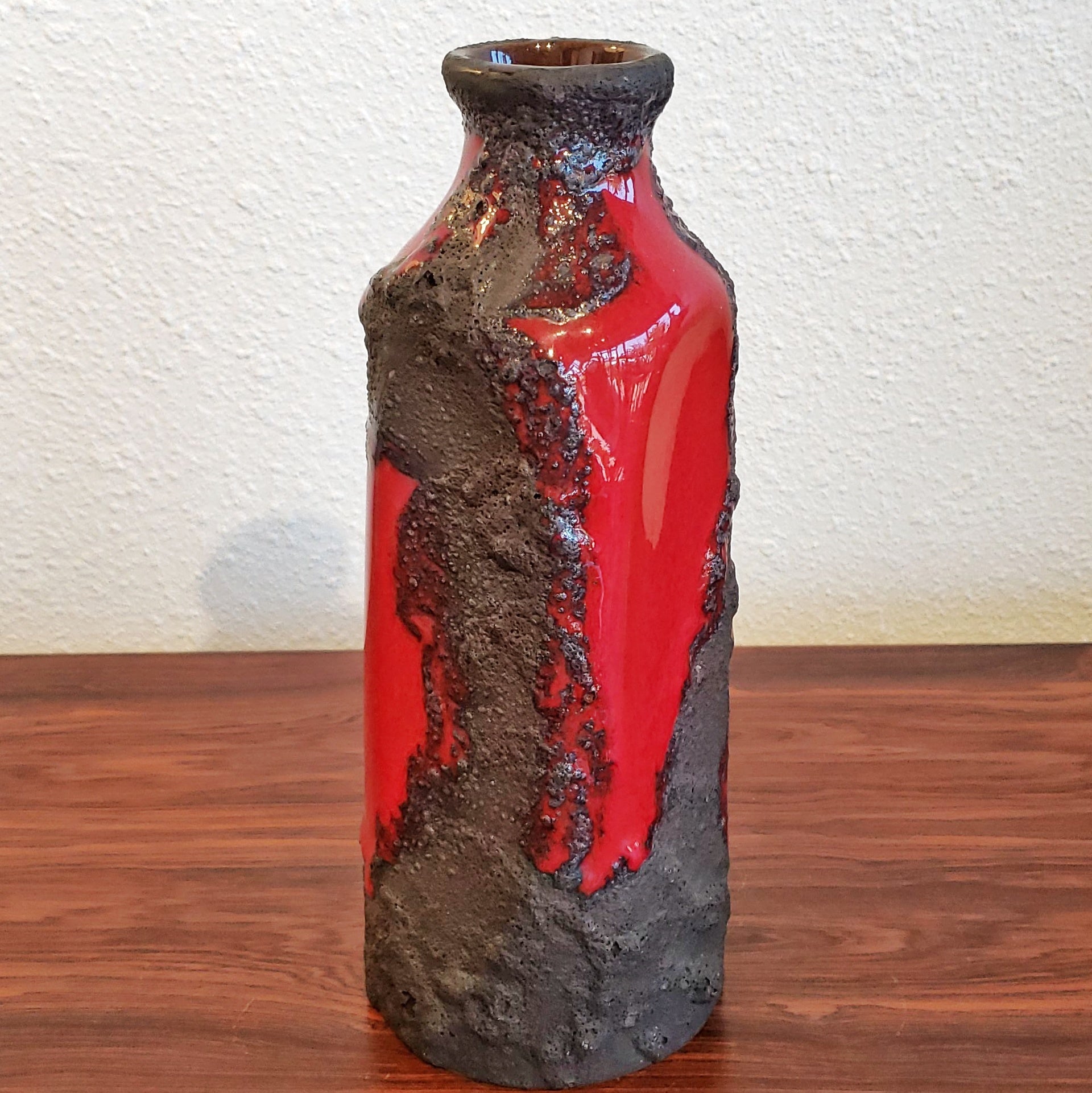MAREI KERAMIK BLACK ON RED VOLCANIC BOTTLE VASE Nr. 4107