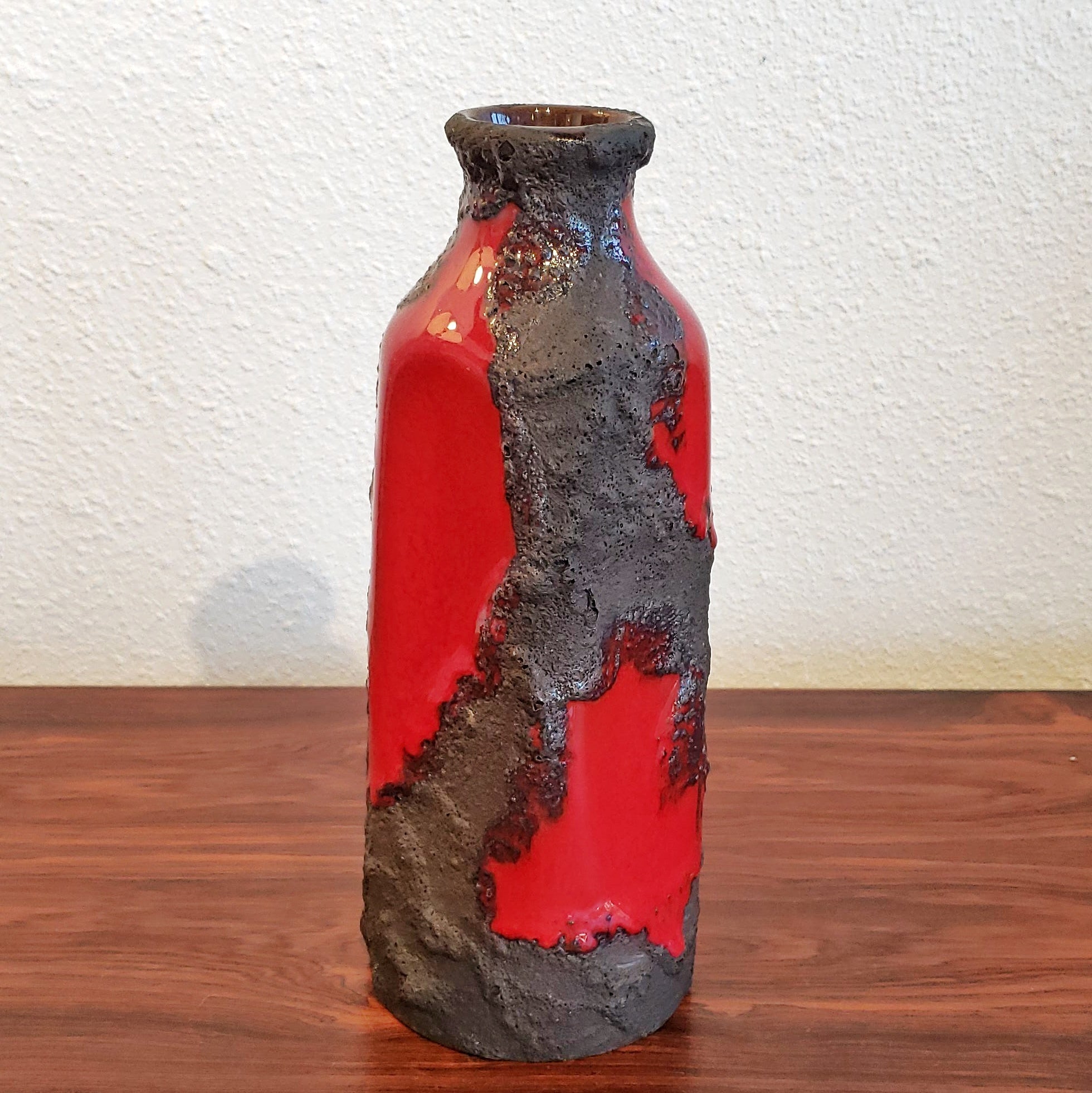 MAREI KERAMIK BLACK ON RED VOLCANIC BOTTLE VASE Nr. 4107