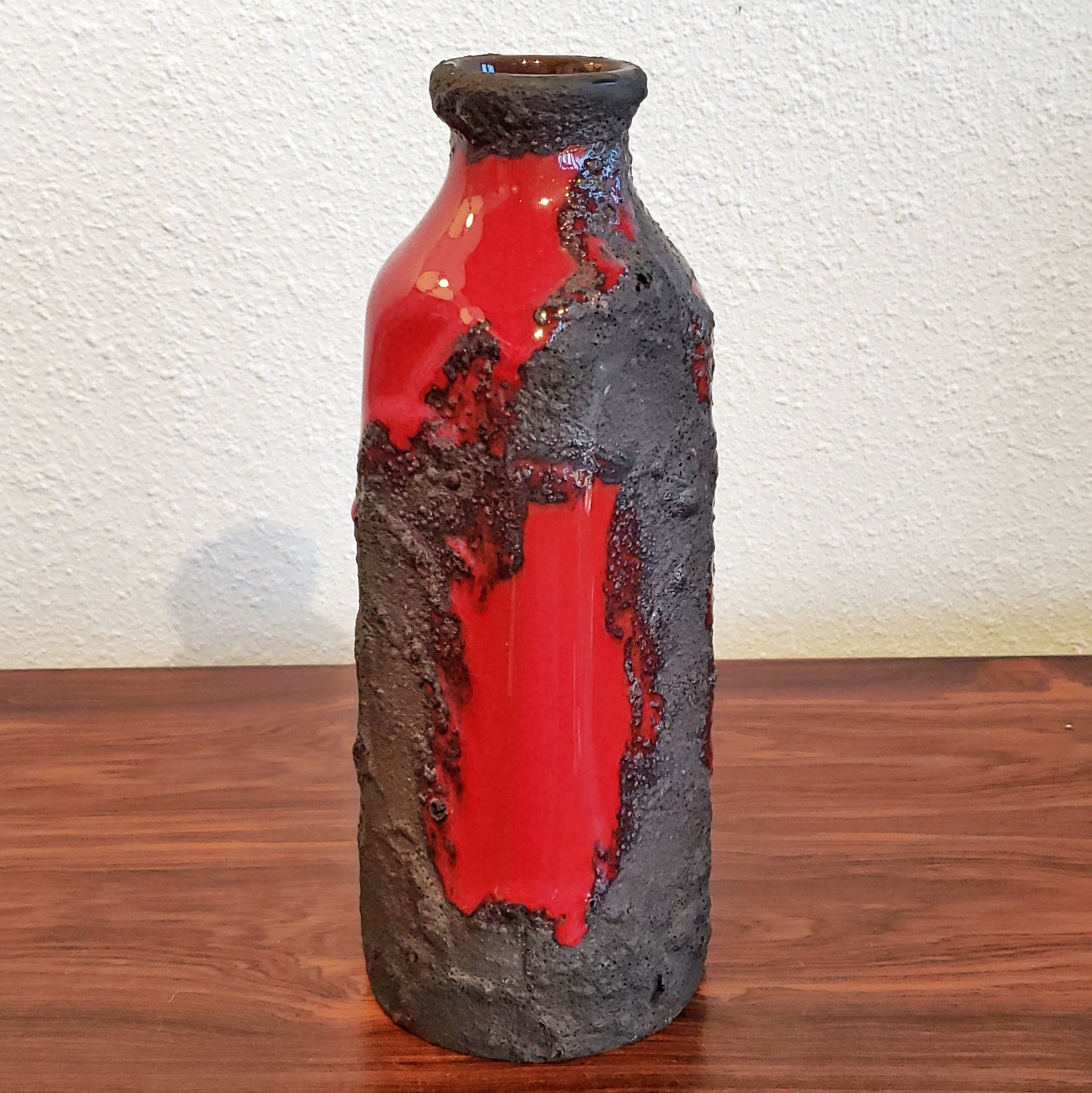 MAREI KERAMIK BLACK ON RED VOLCANIC BOTTLE VASE Nr. 4107