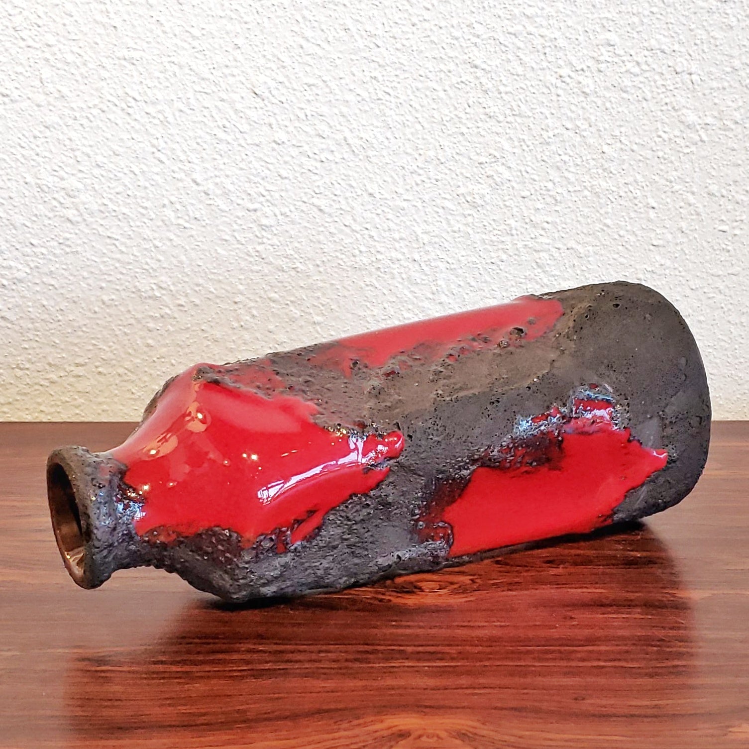 MAREI KERAMIK BLACK ON RED VOLCANIC BOTTLE VASE Nr. 4107