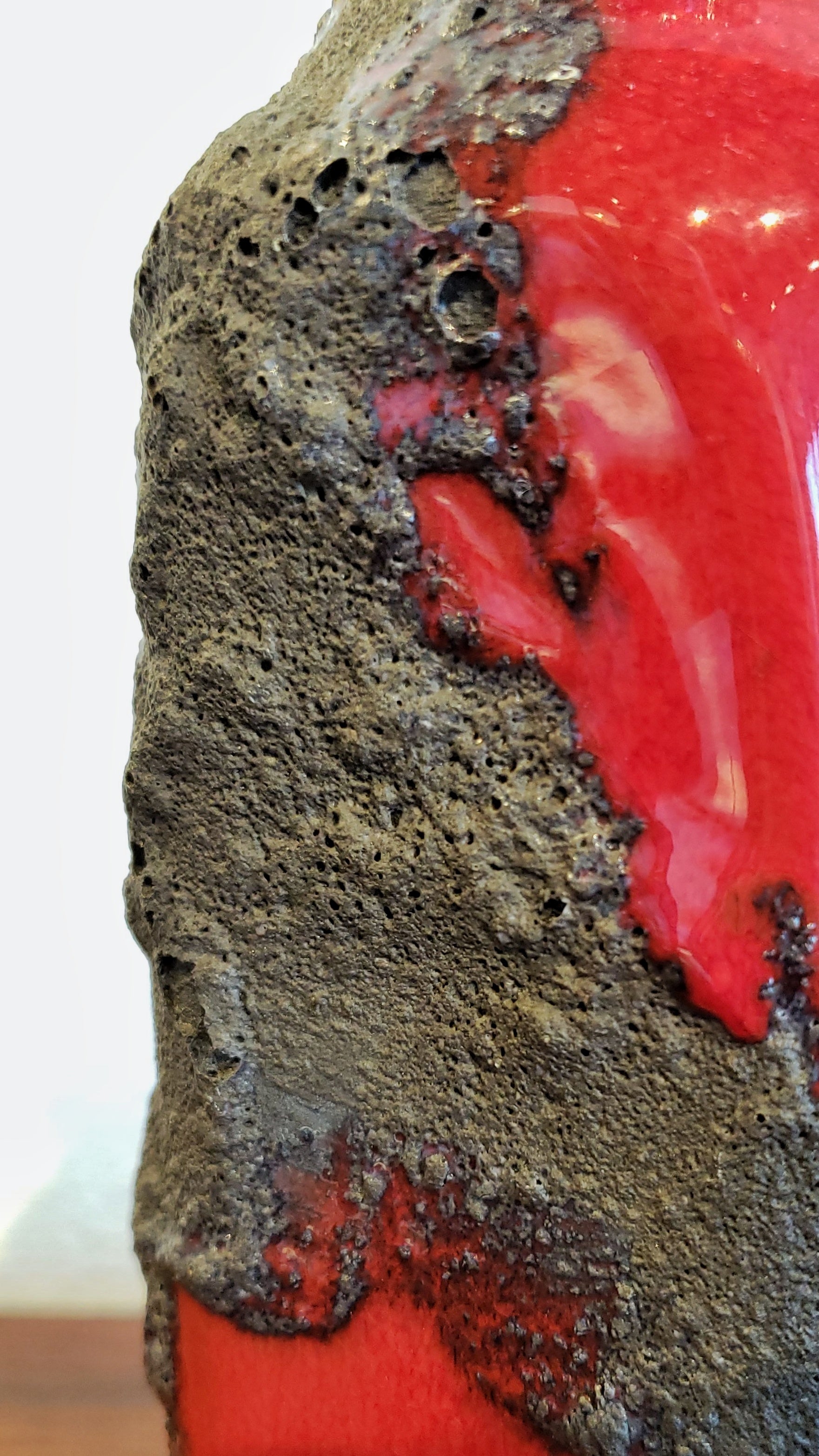 MAREI KERAMIK BLACK ON RED VOLCANIC BOTTLE VASE Nr. 4107