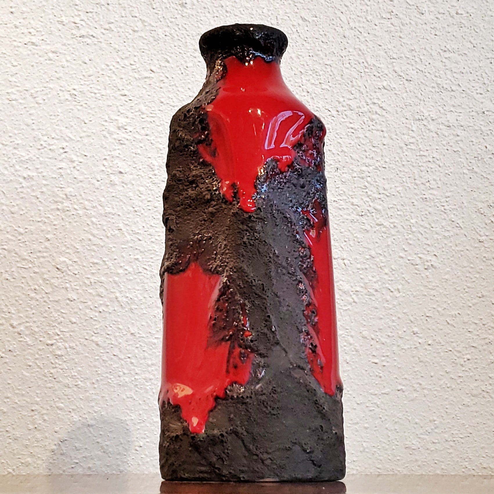 MAREI KERAMIK BLACK ON RED VOLCANIC BOTTLE VASE Nr. 4107