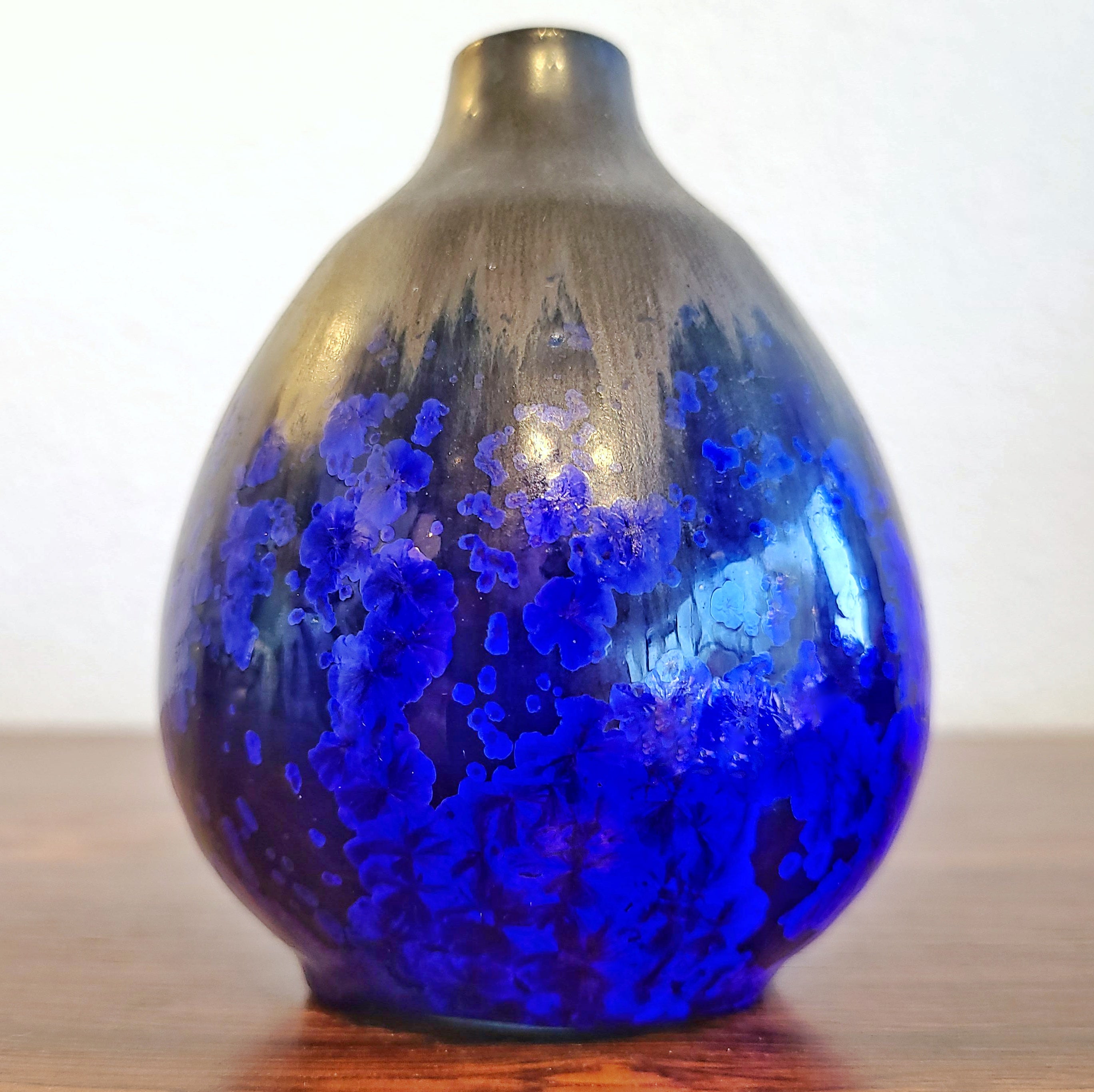 WENDELIN STAHL CRYSTALLINE BUD VASE