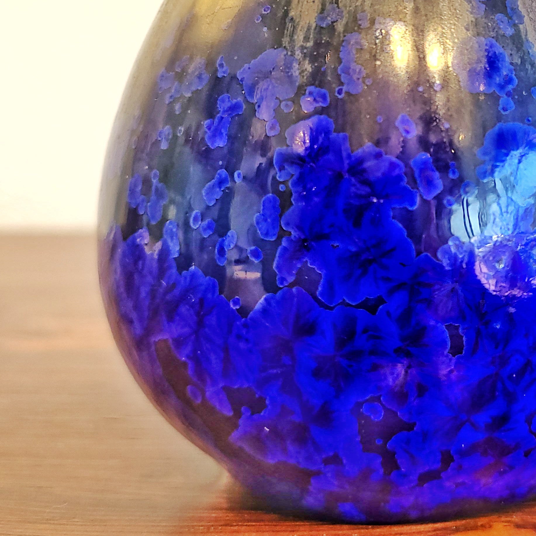 WENDELIN STAHL CRYSTALLINE BUD VASE