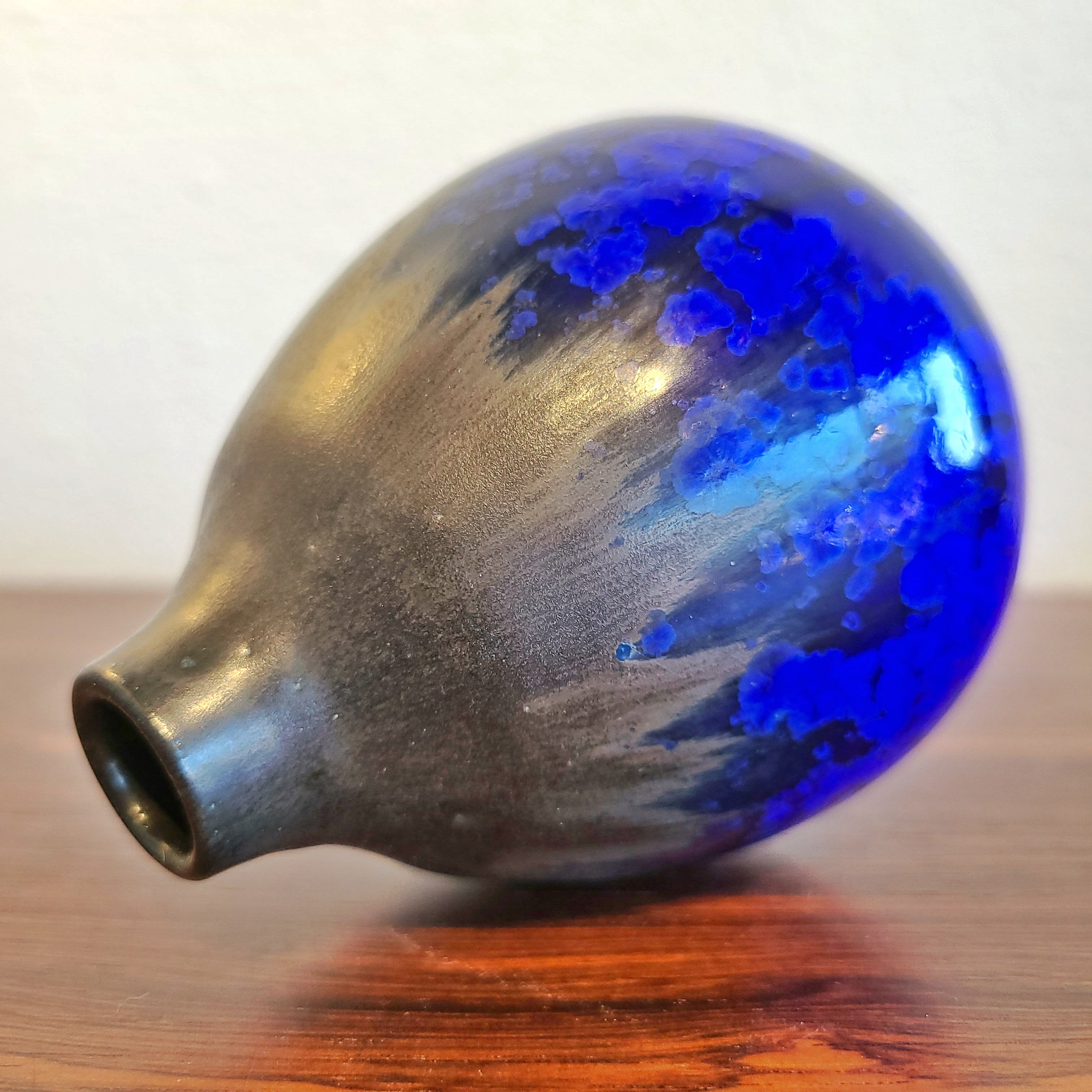 WENDELIN STAHL CRYSTALLINE BUD VASE