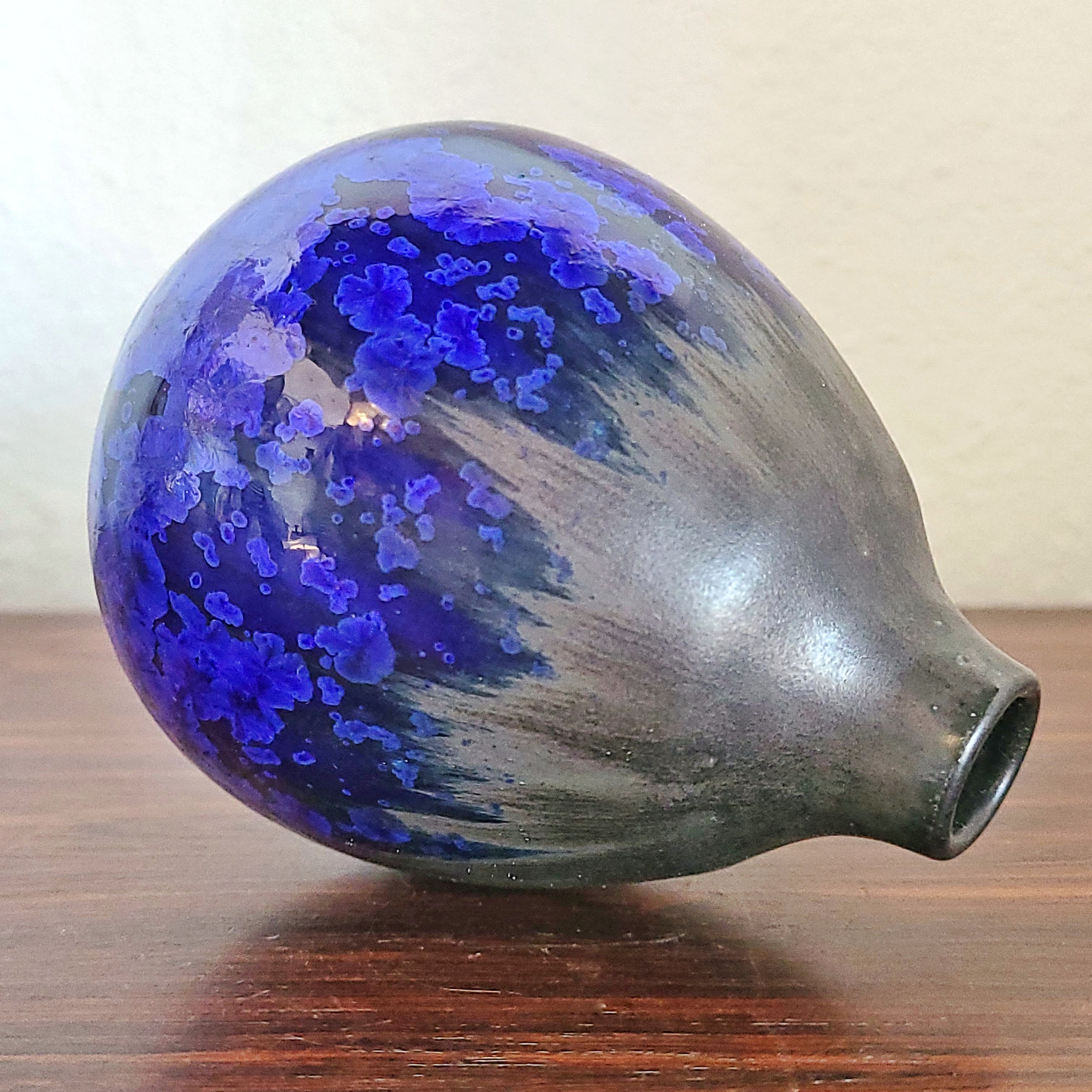 WENDELIN STAHL CRYSTALLINE BUD VASE