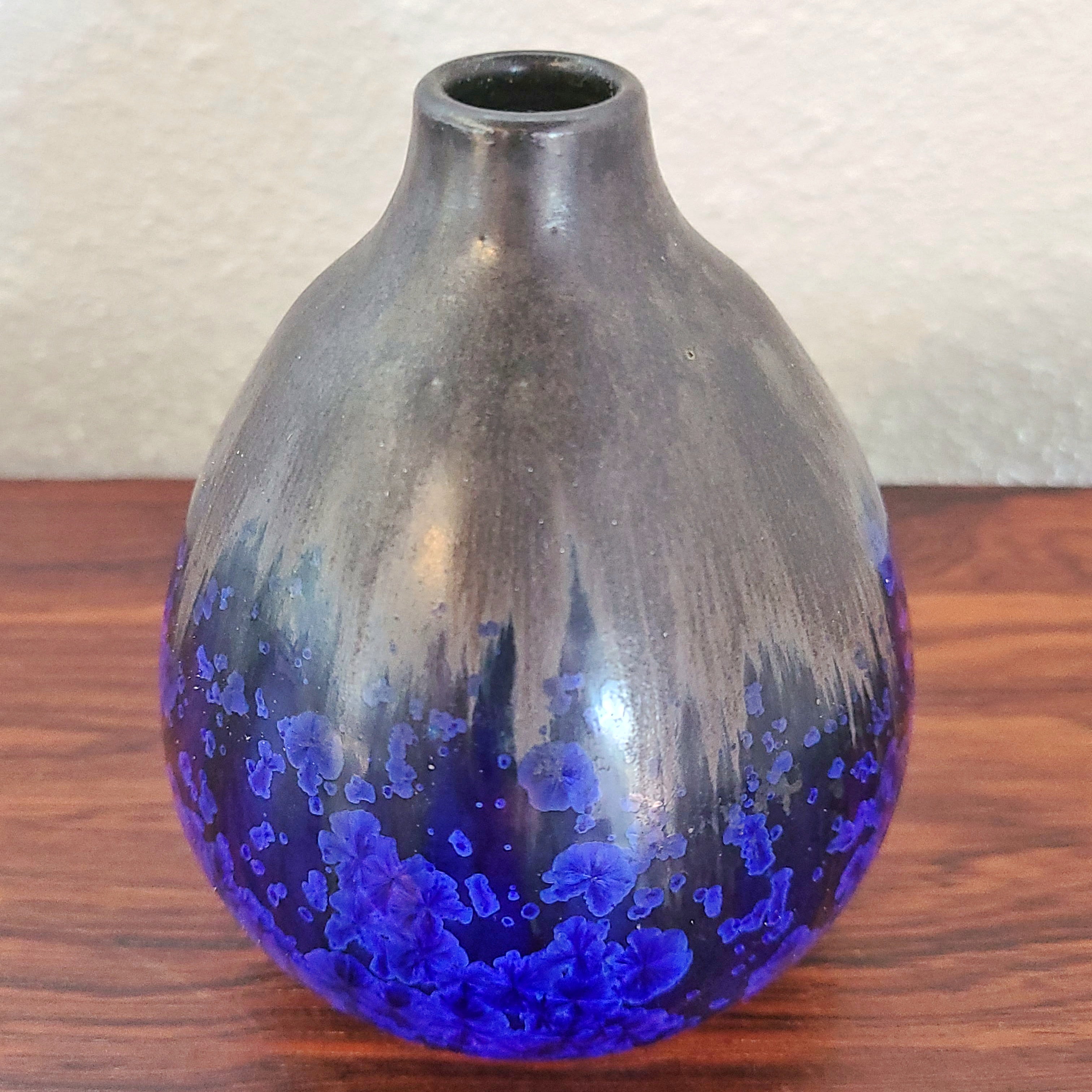 WENDELIN STAHL CRYSTALLINE BUD VASE