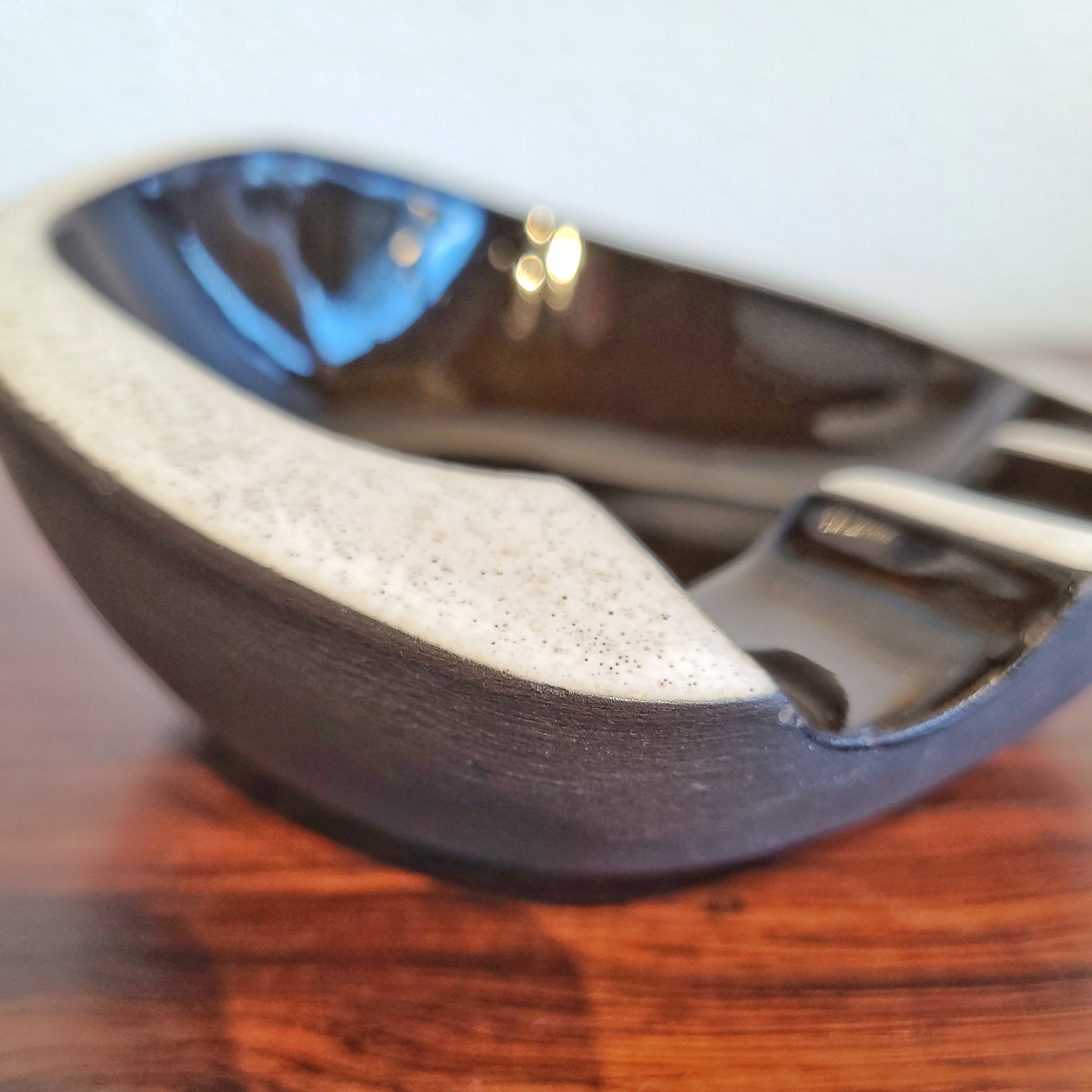 JAAP RAVELLI ‘BLACK & WHITE’ DÉCOR “BEAR PAW” ASHTRAY/TRINKET DISH Nr. 250
