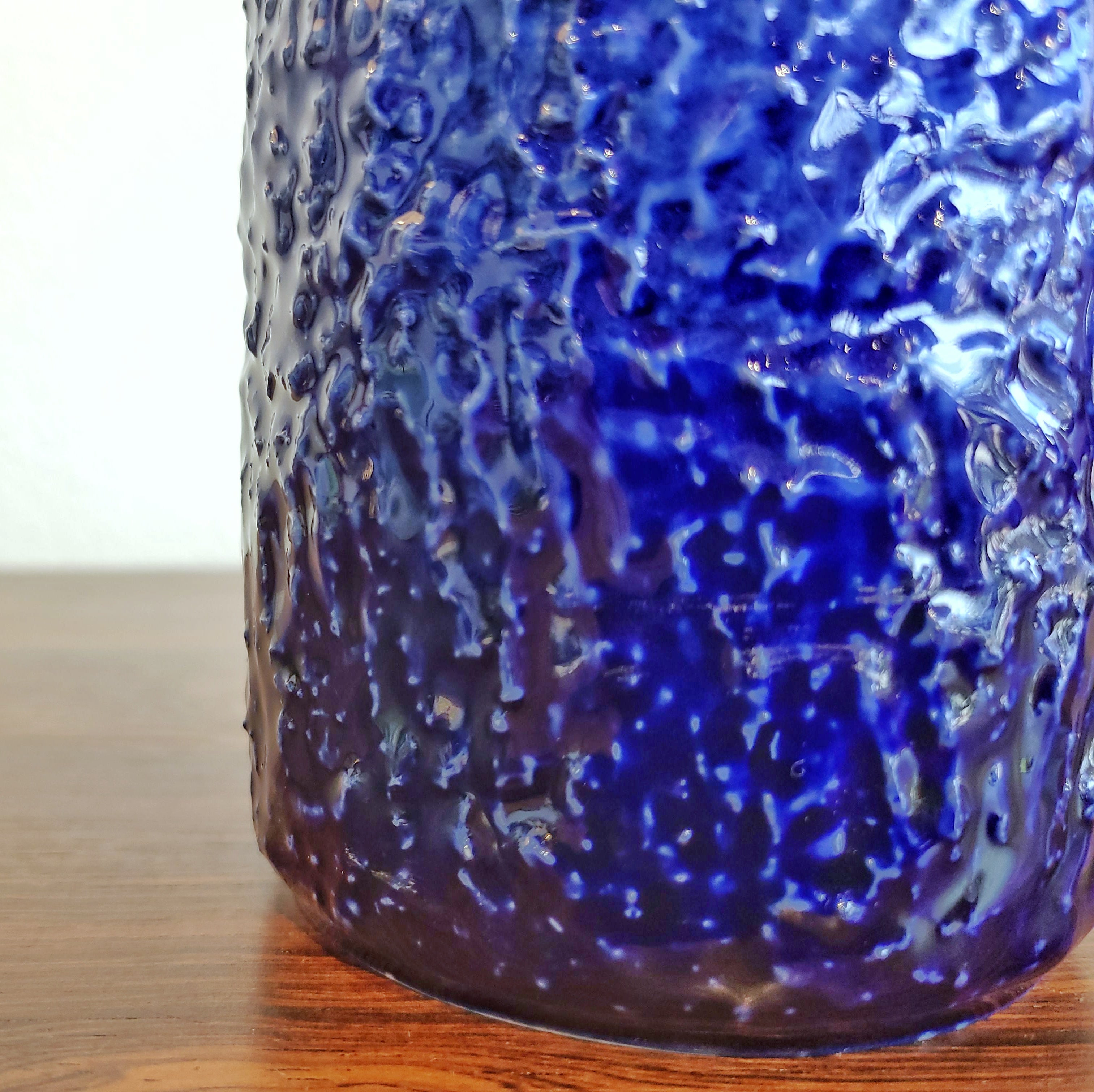 TEXTURED BLUE AND WHITE HUTSCHENREUTHER VASE