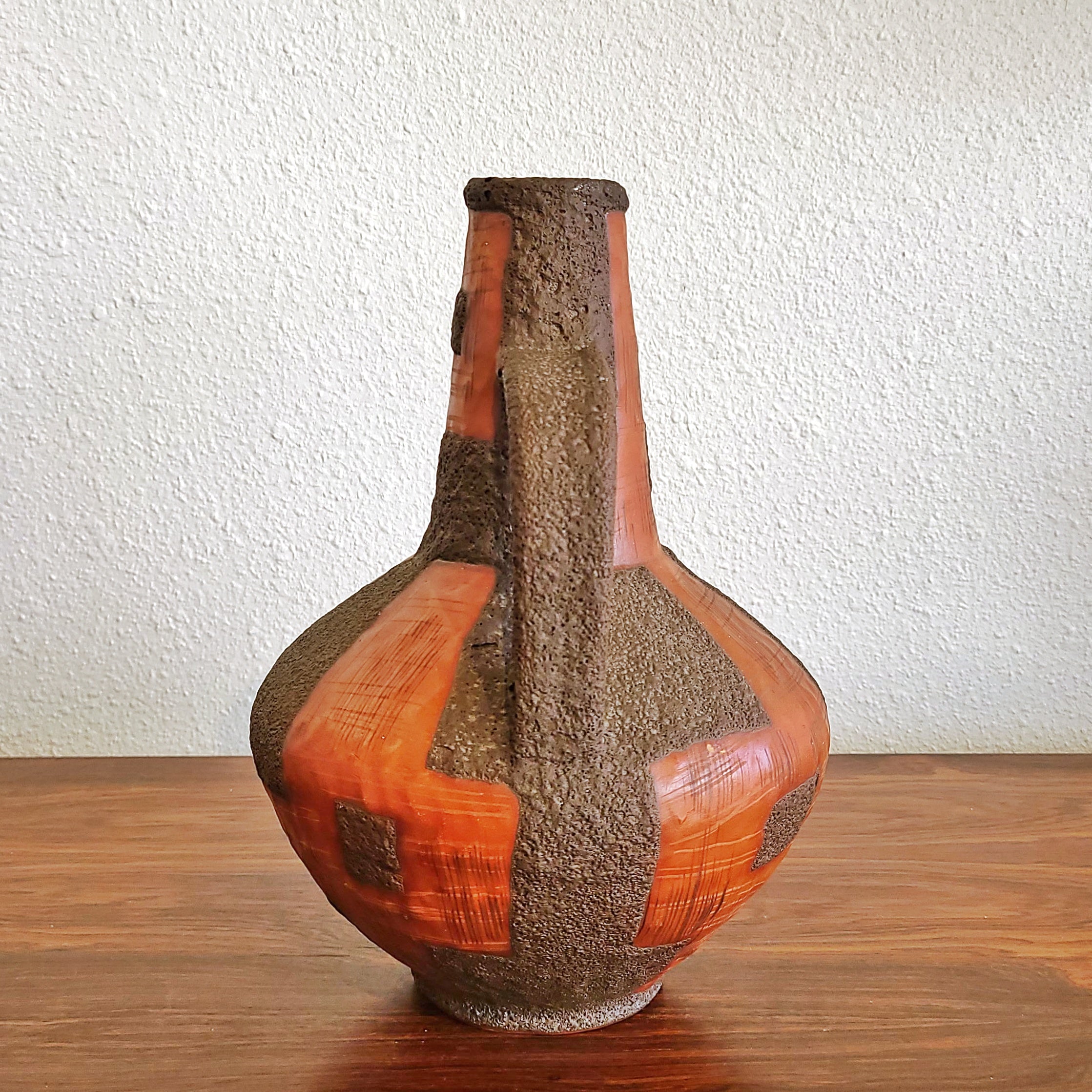CARSTENS ‘ATELIER’ HANDLE VASE Nr. 201 (RARE DÉCOR)