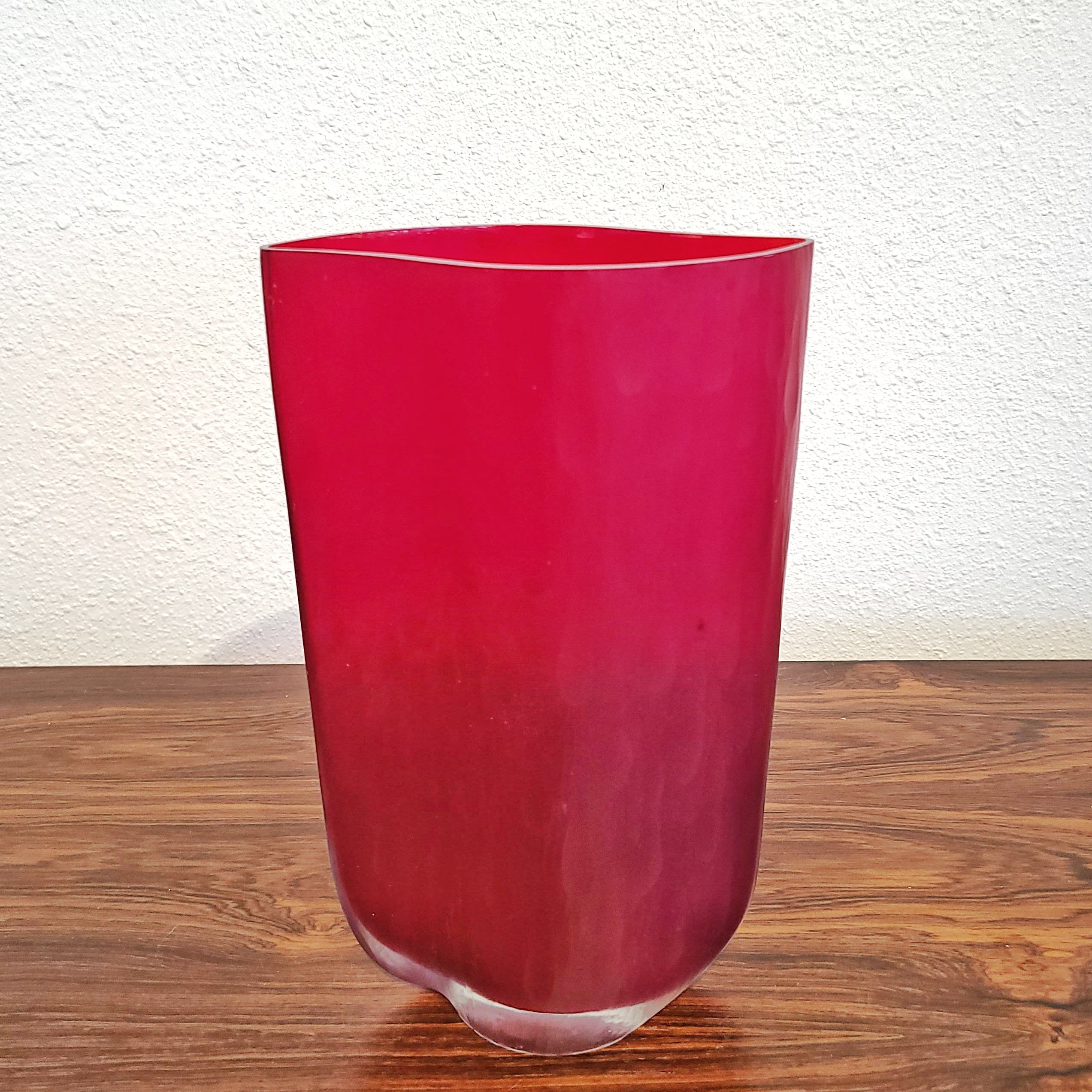 DEEP RED BATTUTO CYCLONE ART GLASS VASE