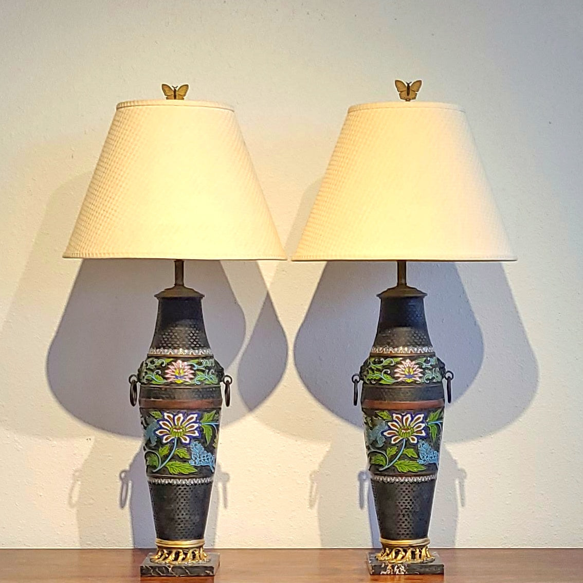 CHINOISERIE CLOISONNE TABLE LAMPS (PAIR)