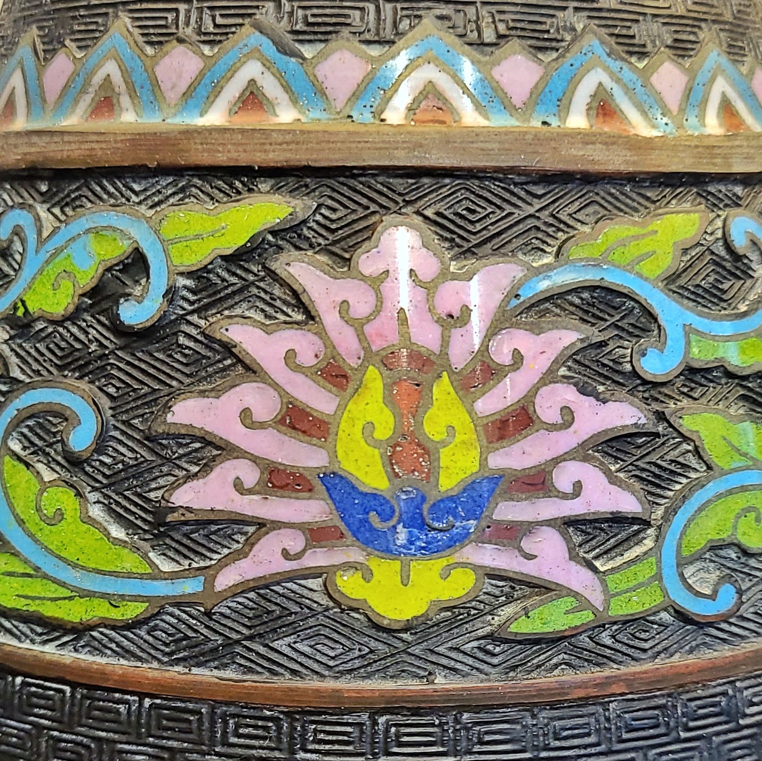 CHINOISERIE CLOISONNE TABLE LAMPS (PAIR)
