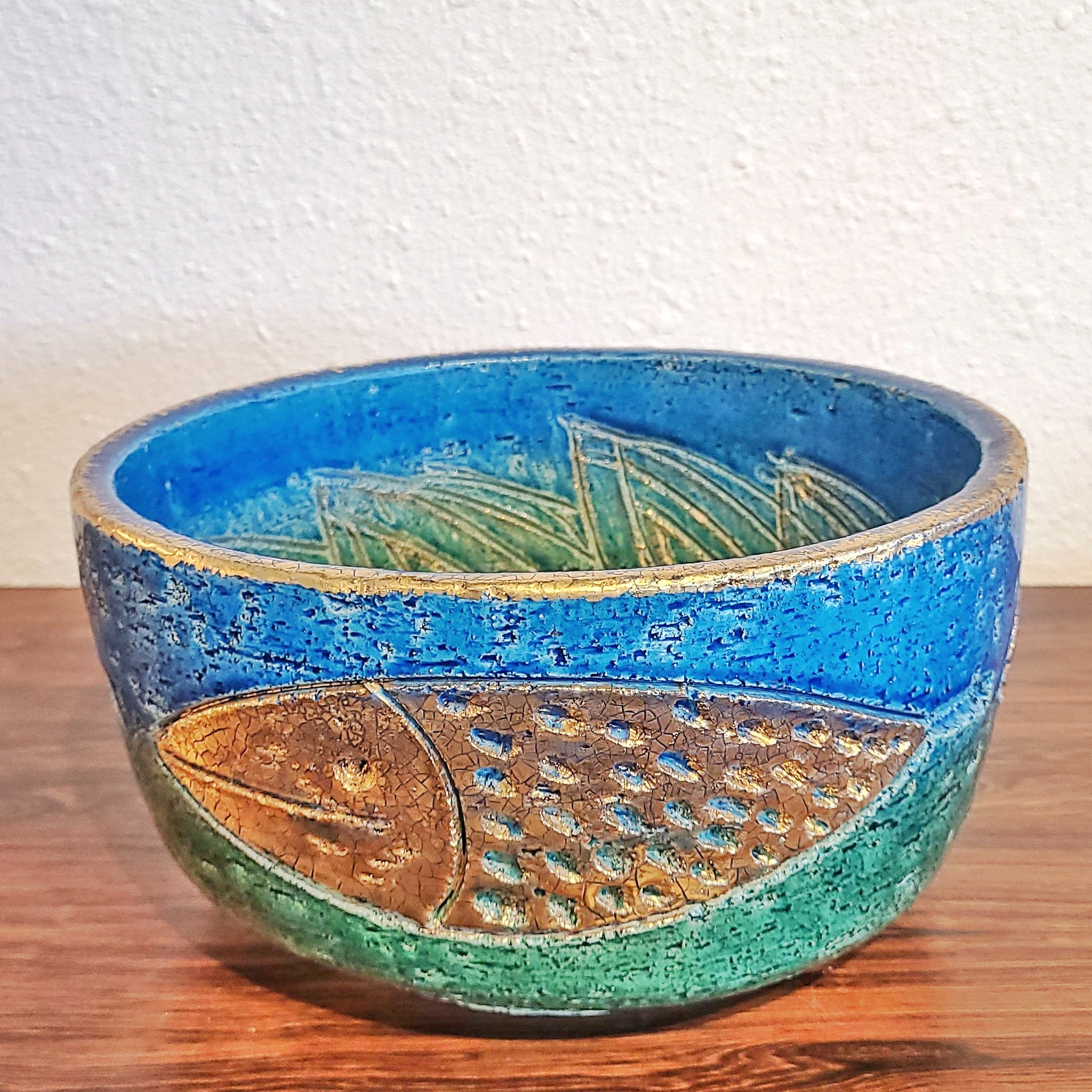LARGE BITOSSI CENTERPIECE BOWL WITH GOLDEN FISH MOTIF