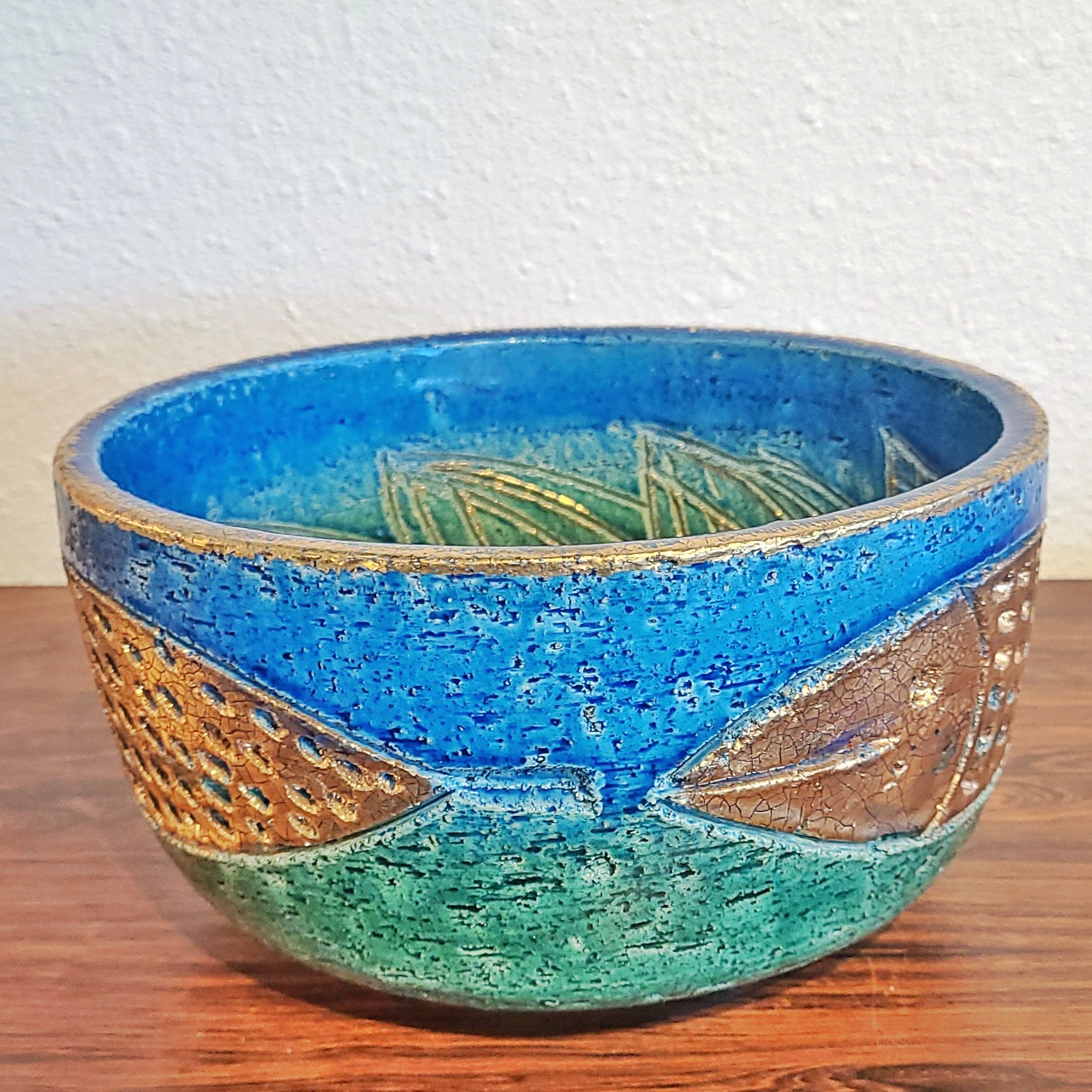 LARGE BITOSSI CENTERPIECE BOWL WITH GOLDEN FISH MOTIF