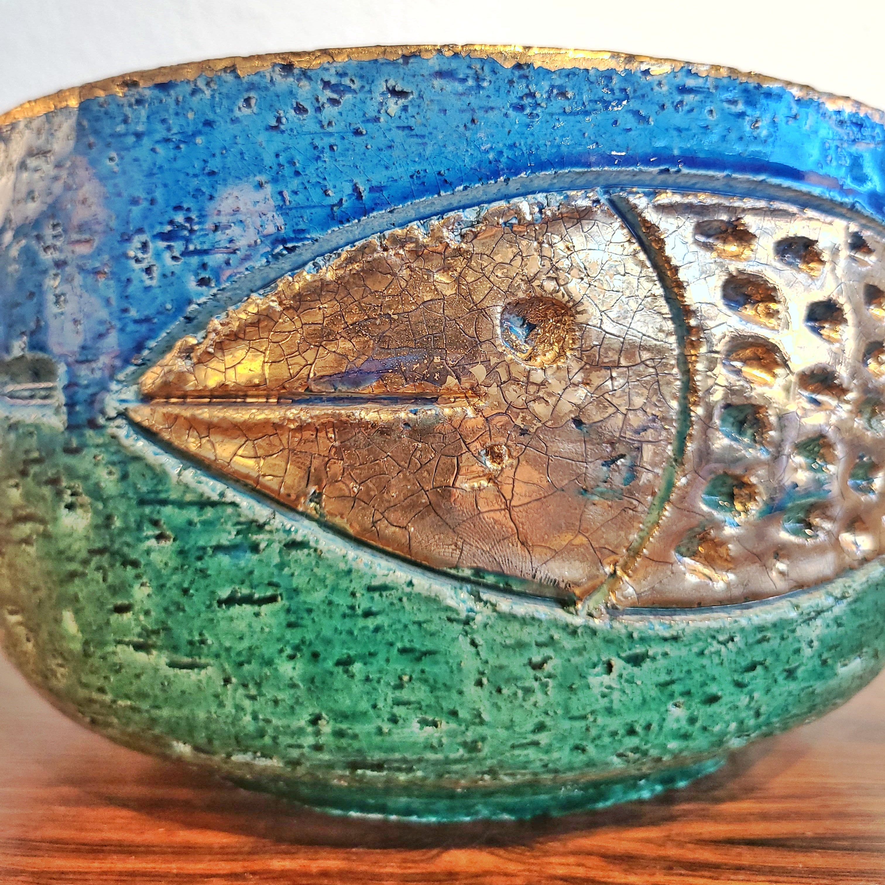 LARGE BITOSSI CENTERPIECE BOWL WITH GOLDEN FISH MOTIF